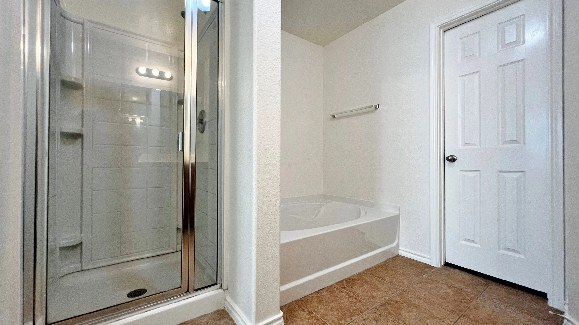 Single Family Residence For Rent in Tarrant County , 1724 Quails Nest Drive, Fort Worth, Texas 76177, 5 Bedroom, 3 Bathroom, 2 Garage spaces, 2,938 Sqft, built in 2006, mls#21332468, Real Estate Agent in Fort Worth, Homes For Rent in Tarrant county, Homes For Rent in Fort Worth, Realtor in Fort Worth Texas, Real Estate Brokerage Independent Realty Texas, Luminita Cordes Realtor