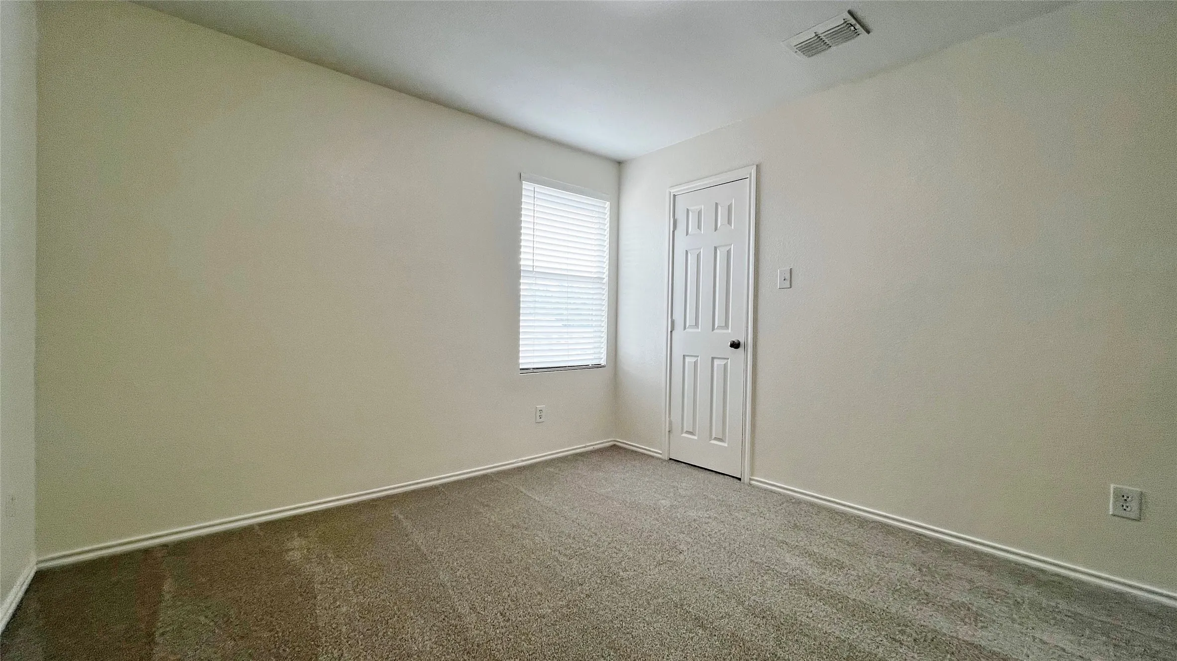 Single Family Residence For Rent in Tarrant County , 1724 Quails Nest Drive, Fort Worth, Texas 76177, 5 Bedroom, 3 Bathroom, 2 Garage spaces, 2,938 Sqft, built in 2006, mls#21332468, Real Estate Agent in Fort Worth, Homes For Rent in Tarrant county, Homes For Rent in Fort Worth, Realtor in Fort Worth Texas, Real Estate Brokerage Independent Realty Texas, Luminita Cordes Realtor