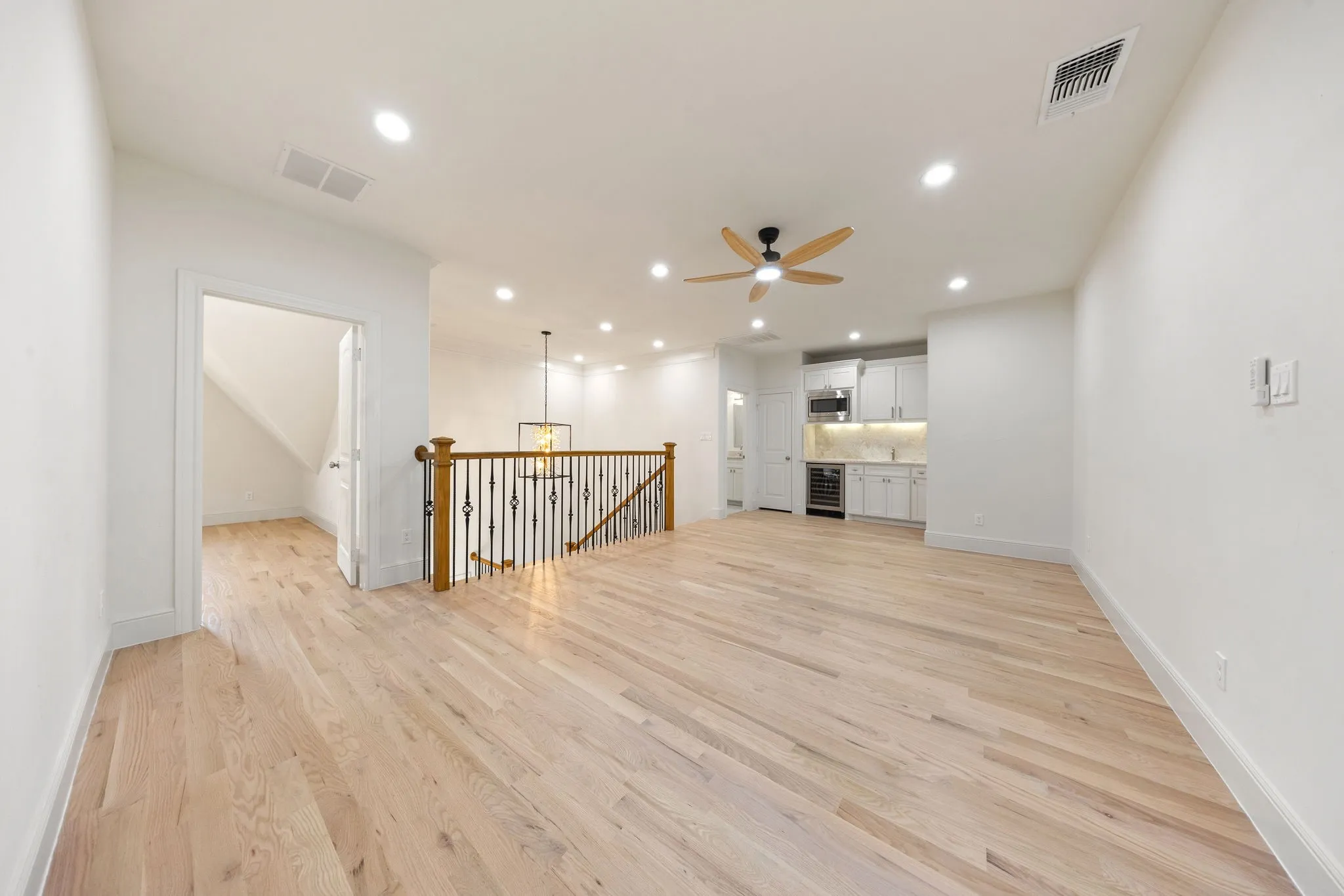Single Family Residence For Sale in Rockwall County , 3214 Blue Haven Way, Wylie, Texas 75098, 5 Bedroom, 5 Bathroom, 3 Garage spaces, 3,586 Sqft, built in 2016, mls#21332369, Real Estate Agent in Wylie, Homes For Sale in Rockwall county, Homes For Sale in Wylie, Realtor in Wylie Texas, Real Estate Brokerage Independent Realty Texas, Luminita Cordes Realtor