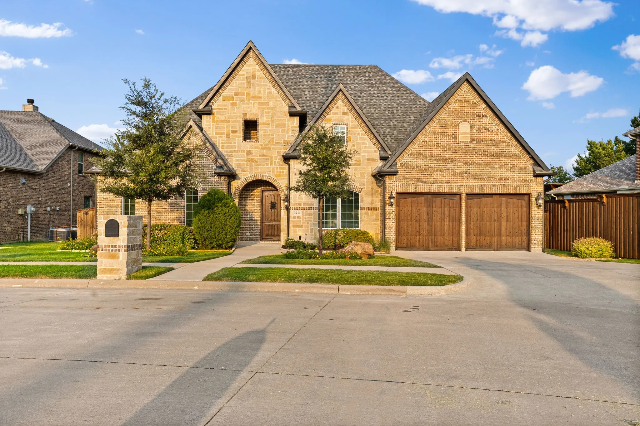 Single Family Residence For Sale in Rockwall County , 3214 Blue Haven Way, Wylie, Texas 75098, 5 Bedroom, 5 Bathroom, 3 Garage spaces, 3,586 Sqft, built in 2016, mls#21332369, Real Estate Agent in Wylie, Homes For Sale in Rockwall county, Homes For Sale in Wylie, Realtor in Wylie Texas, Real Estate Brokerage Independent Realty Texas, Luminita Cordes Realtor