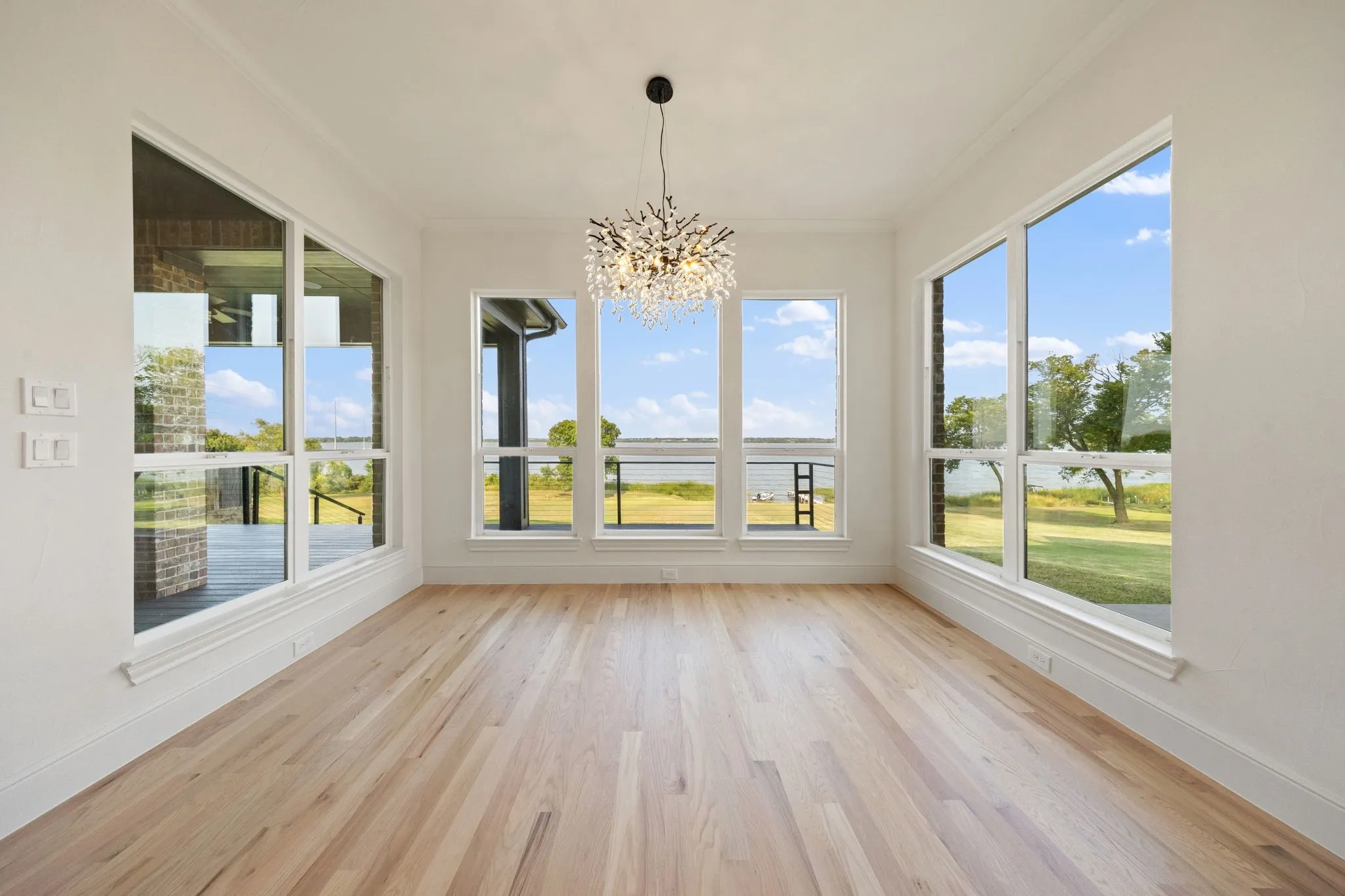Single Family Residence For Sale in Rockwall County , 3214 Blue Haven Way, Wylie, Texas 75098, 5 Bedroom, 5 Bathroom, 3 Garage spaces, 3,586 Sqft, built in 2016, mls#21332369, Real Estate Agent in Wylie, Homes For Sale in Rockwall county, Homes For Sale in Wylie, Realtor in Wylie Texas, Real Estate Brokerage Independent Realty Texas, Luminita Cordes Realtor
