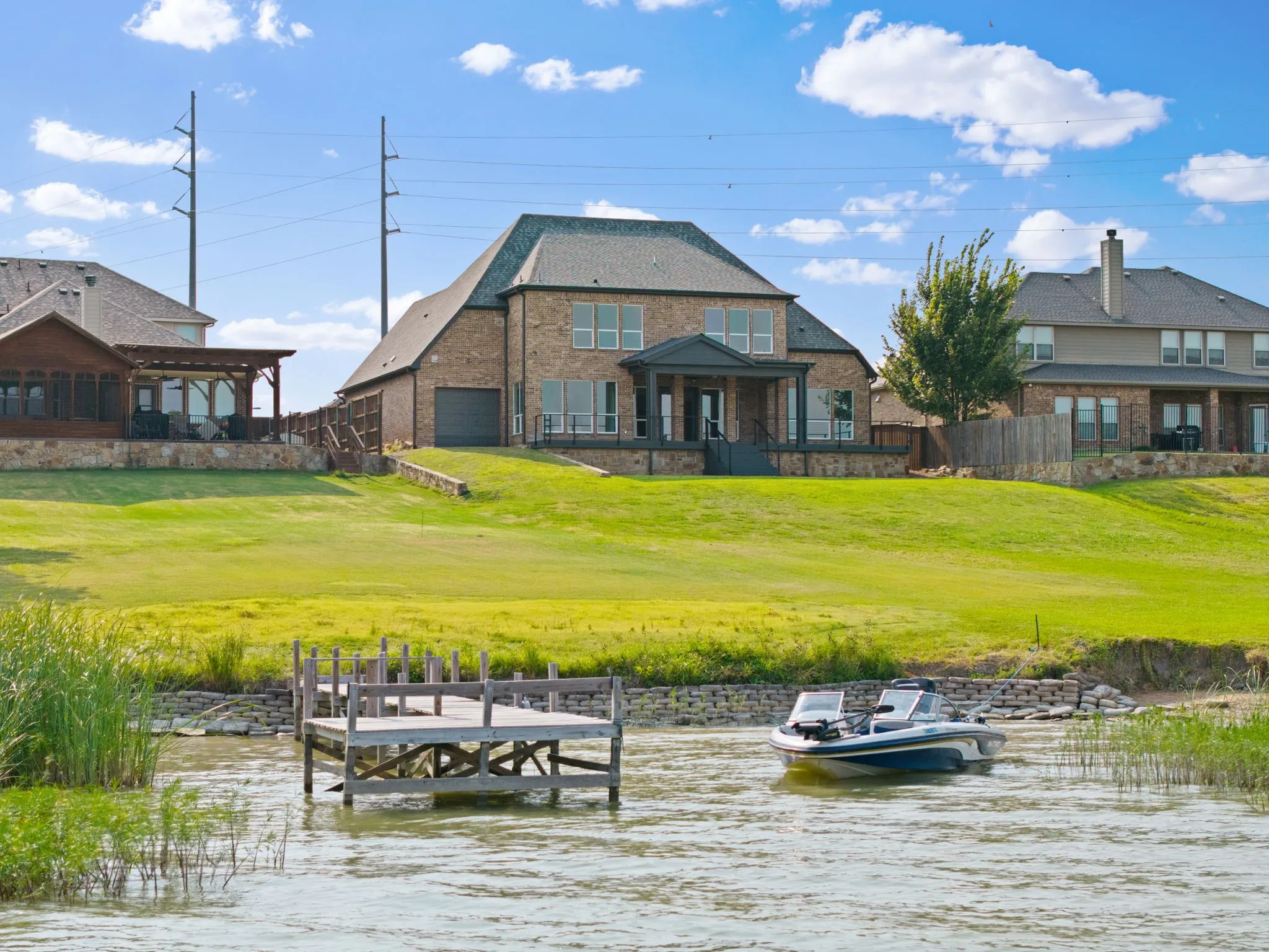 Single Family Residence For Sale in Rockwall County , 3214 Blue Haven Way, Wylie, Texas 75098, 5 Bedroom, 5 Bathroom, 3 Garage spaces, 3,586 Sqft, built in 2016, mls#21332369, Real Estate Agent in Wylie, Homes For Sale in Rockwall county, Homes For Sale in Wylie, Realtor in Wylie Texas, Real Estate Brokerage Independent Realty Texas, Luminita Cordes Realtor