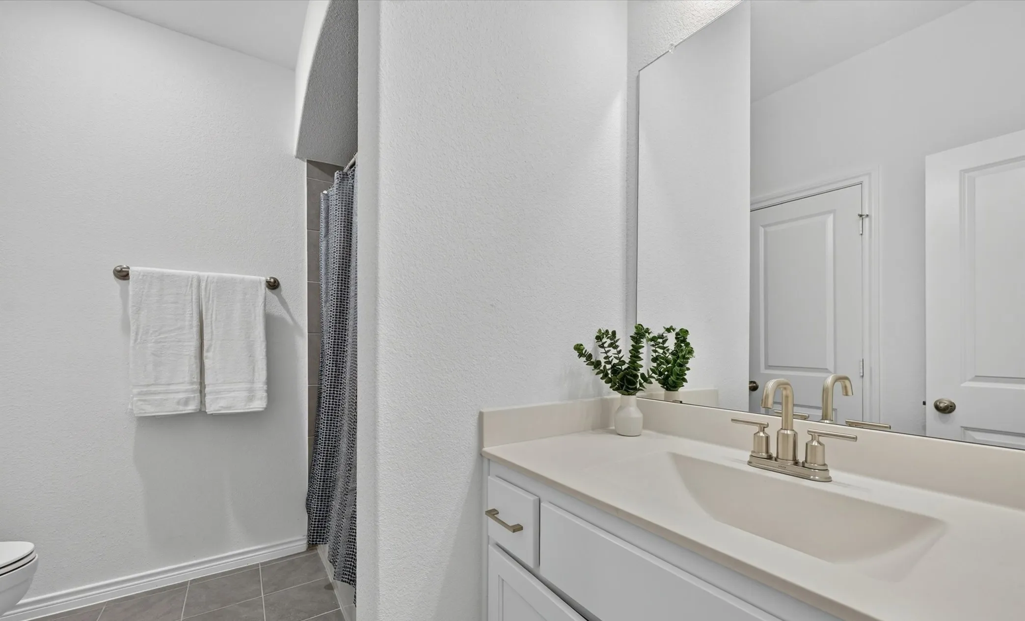 Single Family Residence For Sale in Denton County , 533 Cedarwood Street, Little Elm, Texas 76227, 4 Bedroom, 3 Bathroom, 2 Garage spaces, 2,600 Sqft, built in 2022, mls#21331003, Real Estate Agent in Little Elm, Homes For Sale in Denton county, Homes For Sale in Little Elm, Realtor in Little Elm Texas, Real Estate Brokerage Independent Realty Texas, Luminita Cordes Realtor