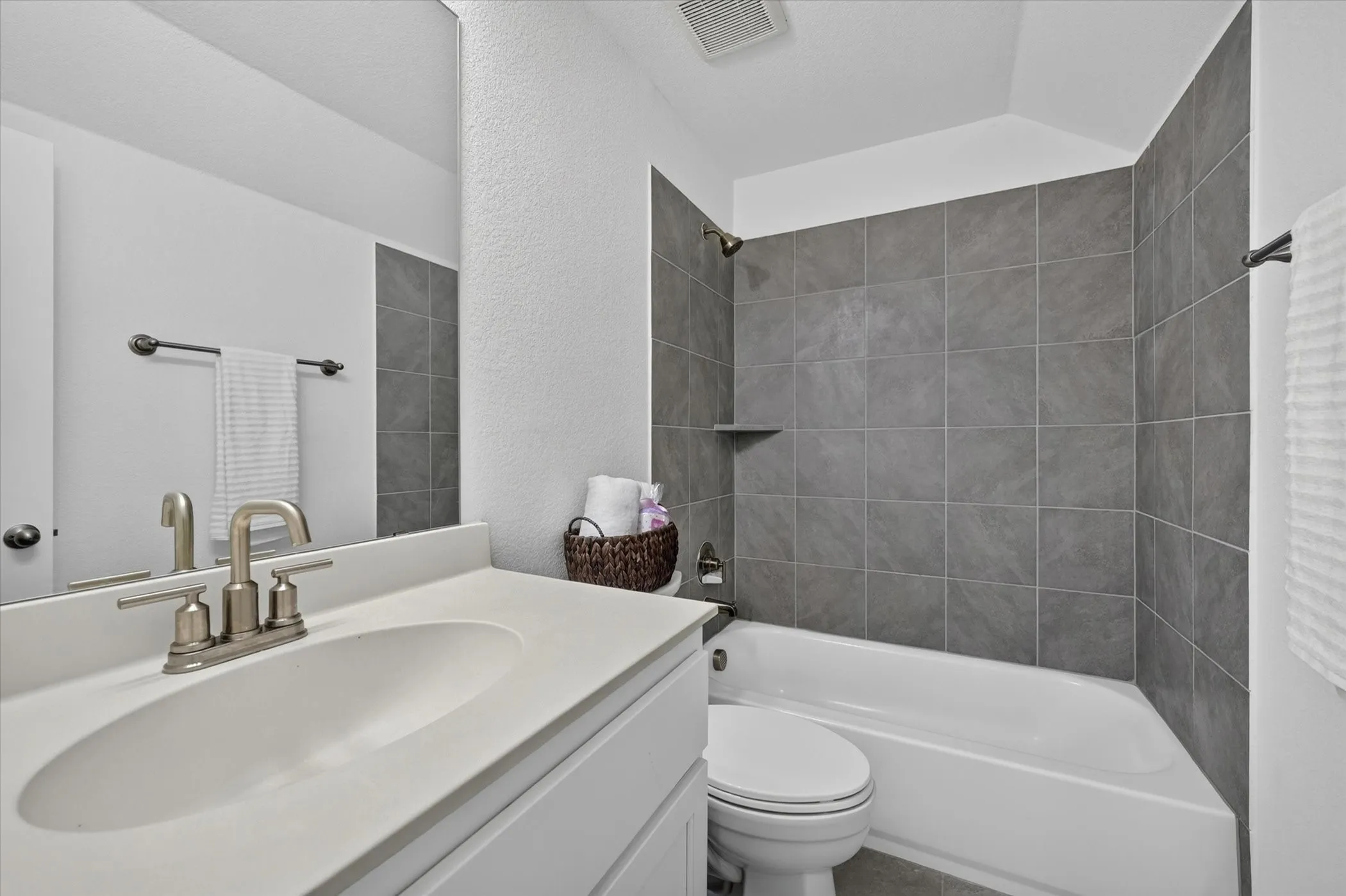 Single Family Residence For Sale in Denton County , 533 Cedarwood Street, Little Elm, Texas 76227, 4 Bedroom, 3 Bathroom, 2 Garage spaces, 2,600 Sqft, built in 2022, mls#21331003, Real Estate Agent in Little Elm, Homes For Sale in Denton county, Homes For Sale in Little Elm, Realtor in Little Elm Texas, Real Estate Brokerage Independent Realty Texas, Luminita Cordes Realtor