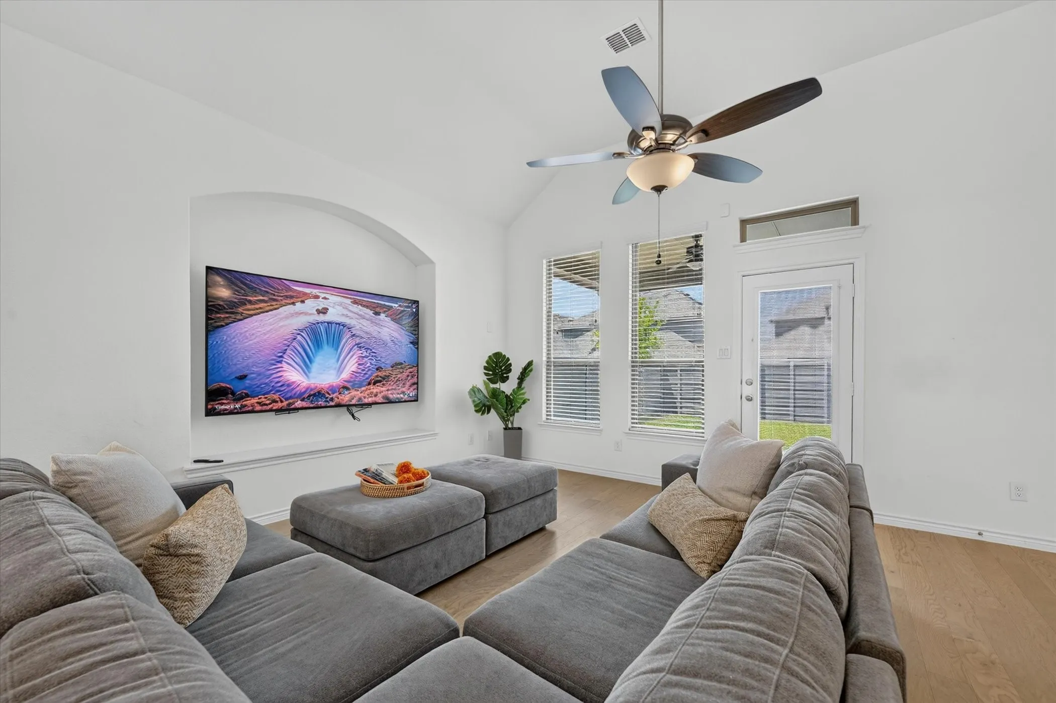 Single Family Residence For Sale in Denton County , 533 Cedarwood Street, Little Elm, Texas 76227, 4 Bedroom, 3 Bathroom, 2 Garage spaces, 2,600 Sqft, built in 2022, mls#21331003, Real Estate Agent in Little Elm, Homes For Sale in Denton county, Homes For Sale in Little Elm, Realtor in Little Elm Texas, Real Estate Brokerage Independent Realty Texas, Luminita Cordes Realtor