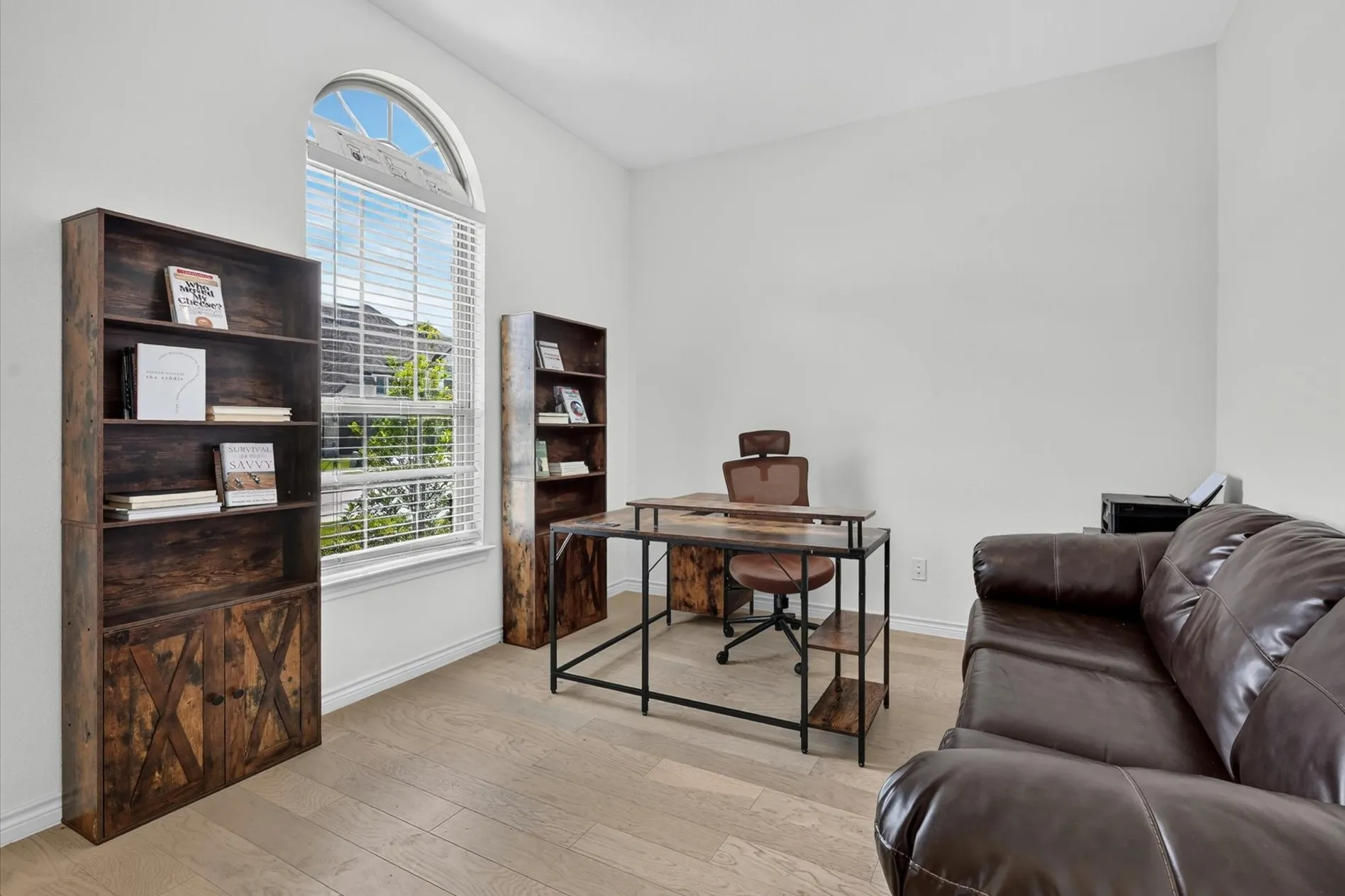 Single Family Residence For Sale in Denton County , 533 Cedarwood Street, Little Elm, Texas 76227, 4 Bedroom, 3 Bathroom, 2 Garage spaces, 2,600 Sqft, built in 2022, mls#21331003, Real Estate Agent in Little Elm, Homes For Sale in Denton county, Homes For Sale in Little Elm, Realtor in Little Elm Texas, Real Estate Brokerage Independent Realty Texas, Luminita Cordes Realtor