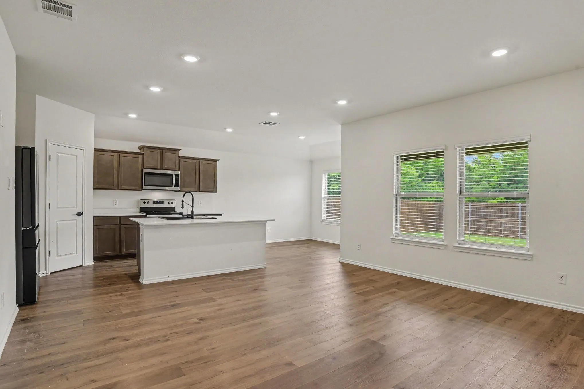 Single Family Residence For Sale in Hunt County , 217 Red Stream Way, Caddo Mills, Texas 75135, 3 Bedroom, 2 Bathroom, 2 Garage spaces, 1,476 Sqft, built in 2023, mls#21332430, Real Estate Agent in Caddo Mills, Homes For Sale in Hunt county, Homes For Sale in Caddo Mills, Realtor in Caddo Mills Texas, Real Estate Brokerage Independent Realty Texas, Luminita Cordes Realtor