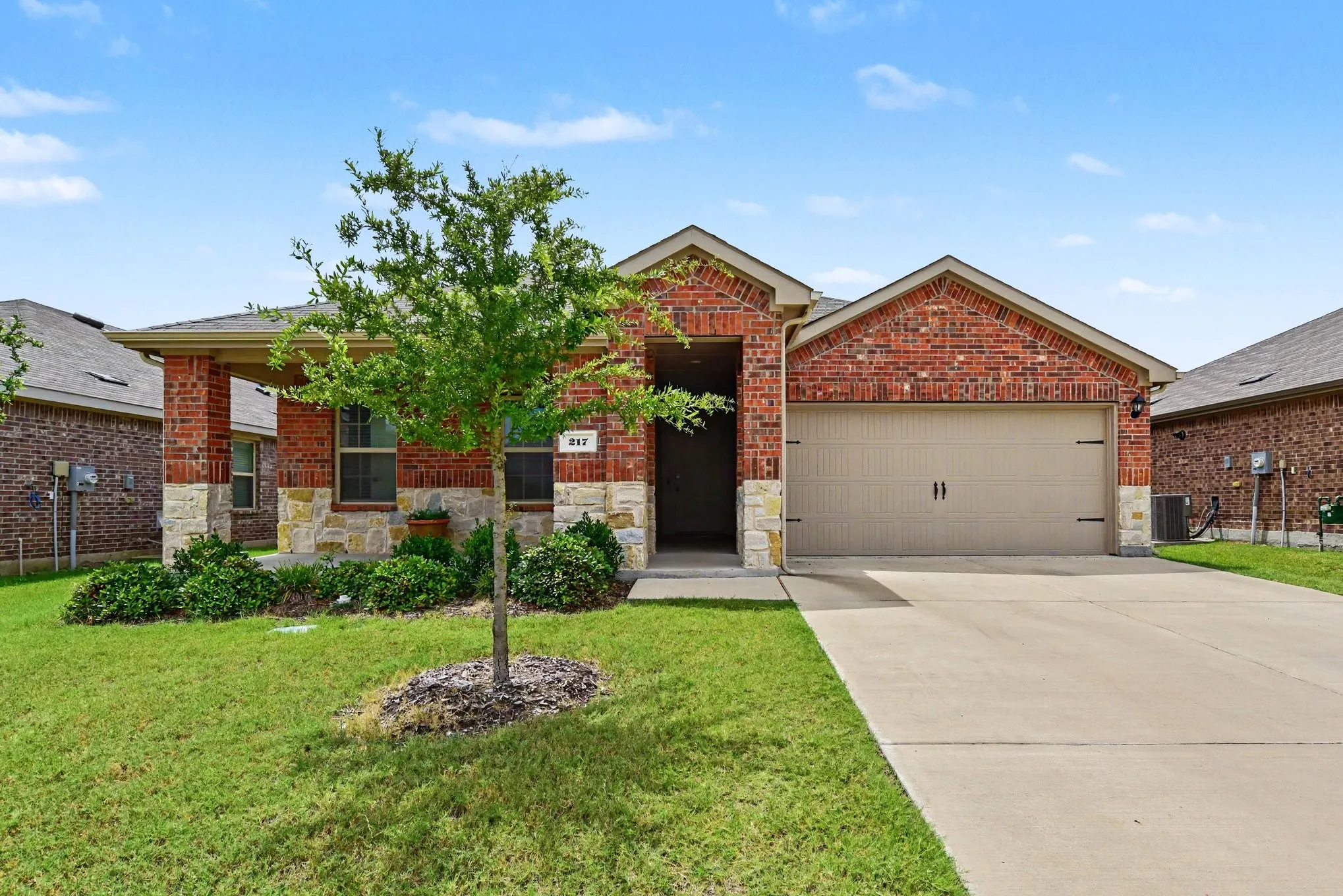 Single Family Residence For Sale in Hunt County , 217 Red Stream Way, Caddo Mills, Texas 75135, 3 Bedroom, 2 Bathroom, 2 Garage spaces, 1,476 Sqft, built in 2023, mls#21332430, Real Estate Agent in Caddo Mills, Homes For Sale in Hunt county, Homes For Sale in Caddo Mills, Realtor in Caddo Mills Texas, Real Estate Brokerage Independent Realty Texas, Luminita Cordes Realtor