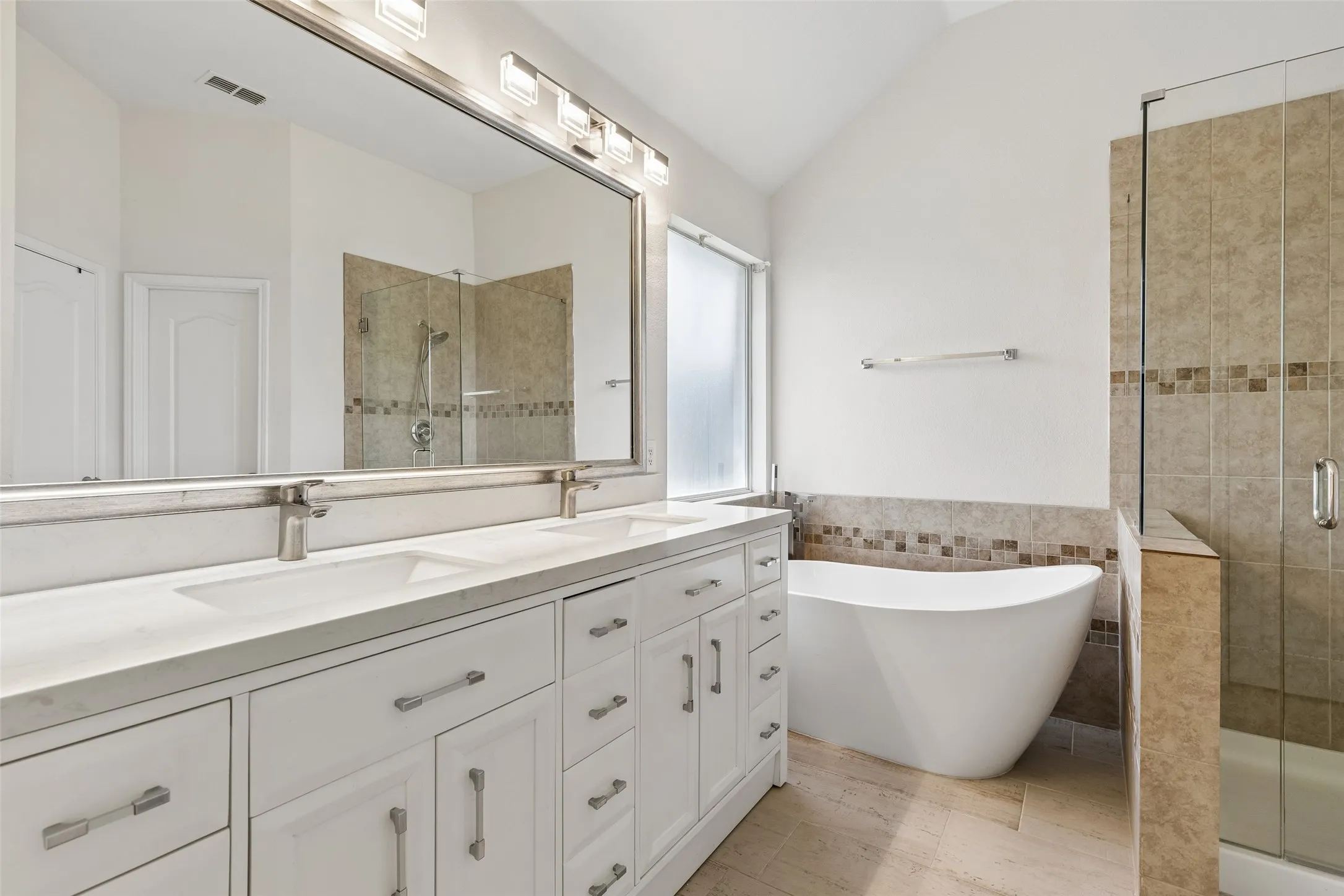 Single Family Residence For Sale in Collin County , 11809 Woodland Way, Frisco, Texas 75035, 4 Bedroom, 2 Bathroom, 2 Garage spaces, 2,090 Sqft, built in 1998, mls#21332061, Real Estate Agent in Frisco, Homes For Sale in Collin county, Homes For Sale in Frisco, Realtor in Frisco Texas, Real Estate Brokerage Independent Realty Texas, Luminita Cordes Realtor