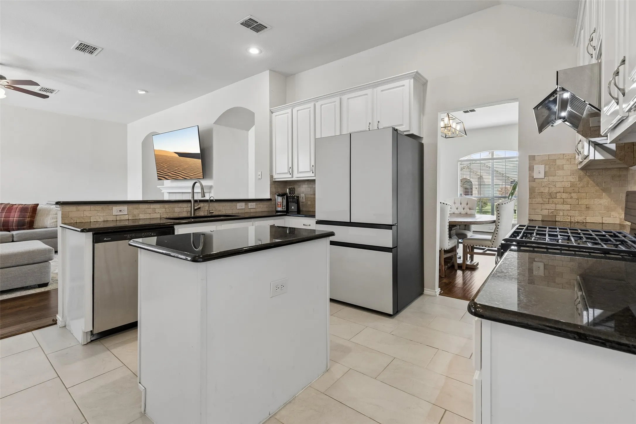 Single Family Residence For Sale in Collin County , 11809 Woodland Way, Frisco, Texas 75035, 4 Bedroom, 2 Bathroom, 2 Garage spaces, 2,090 Sqft, built in 1998, mls#21332061, Real Estate Agent in Frisco, Homes For Sale in Collin county, Homes For Sale in Frisco, Realtor in Frisco Texas, Real Estate Brokerage Independent Realty Texas, Luminita Cordes Realtor