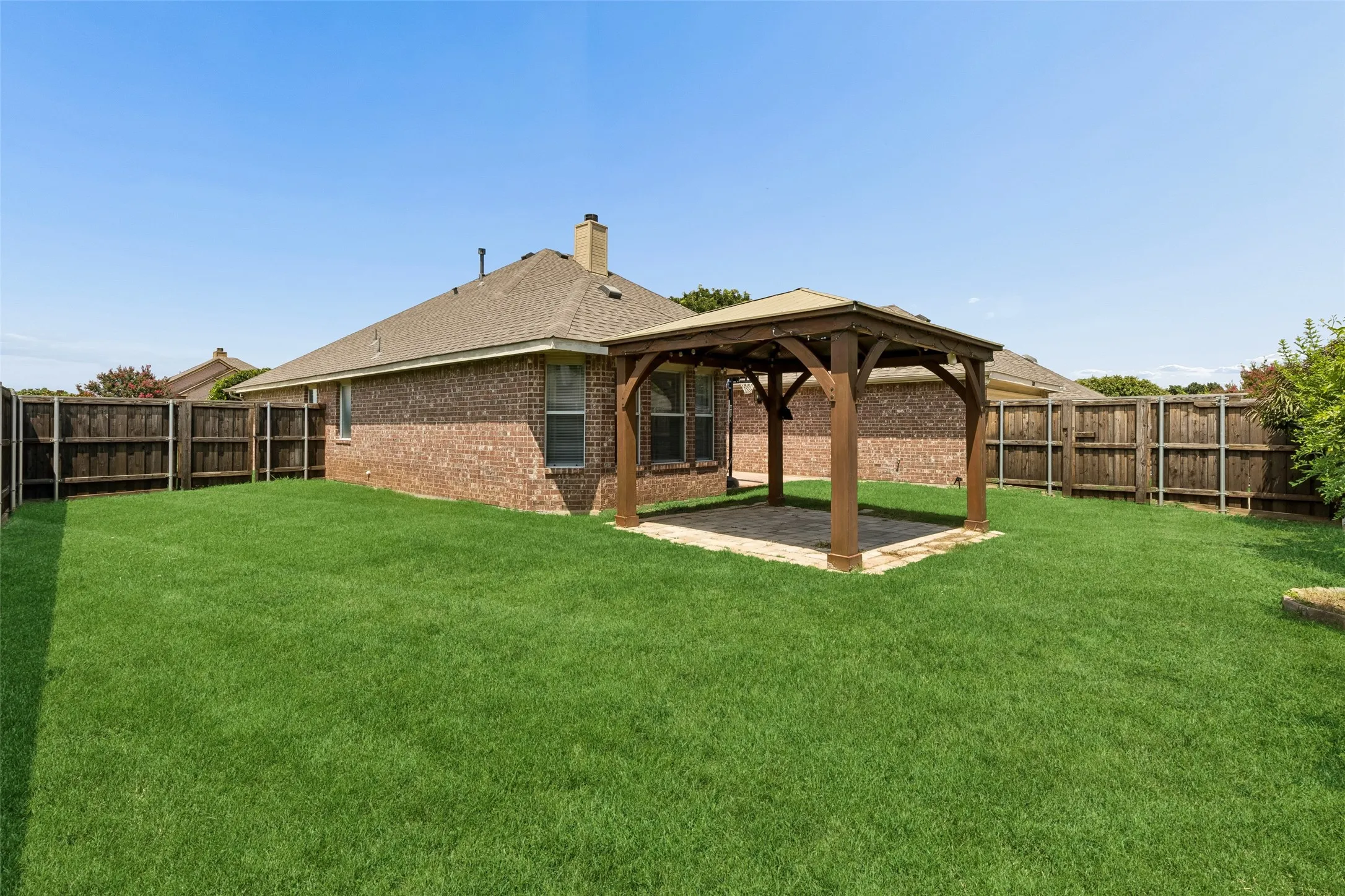 Single Family Residence For Sale in Collin County , 11809 Woodland Way, Frisco, Texas 75035, 4 Bedroom, 2 Bathroom, 2 Garage spaces, 2,090 Sqft, built in 1998, mls#21332061, Real Estate Agent in Frisco, Homes For Sale in Collin county, Homes For Sale in Frisco, Realtor in Frisco Texas, Real Estate Brokerage Independent Realty Texas, Luminita Cordes Realtor