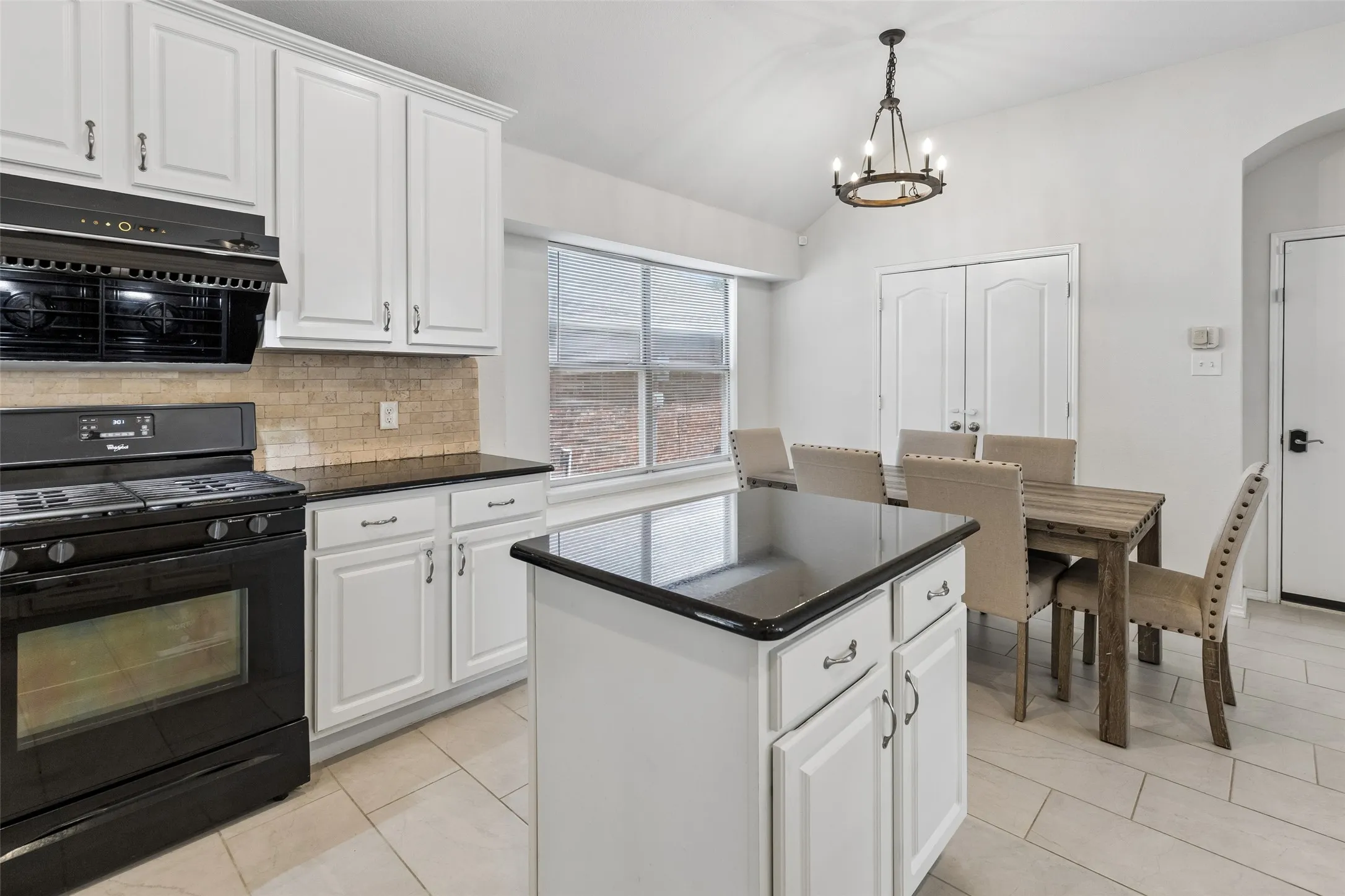 Single Family Residence For Sale in Collin County , 11809 Woodland Way, Frisco, Texas 75035, 4 Bedroom, 2 Bathroom, 2 Garage spaces, 2,090 Sqft, built in 1998, mls#21332061, Real Estate Agent in Frisco, Homes For Sale in Collin county, Homes For Sale in Frisco, Realtor in Frisco Texas, Real Estate Brokerage Independent Realty Texas, Luminita Cordes Realtor