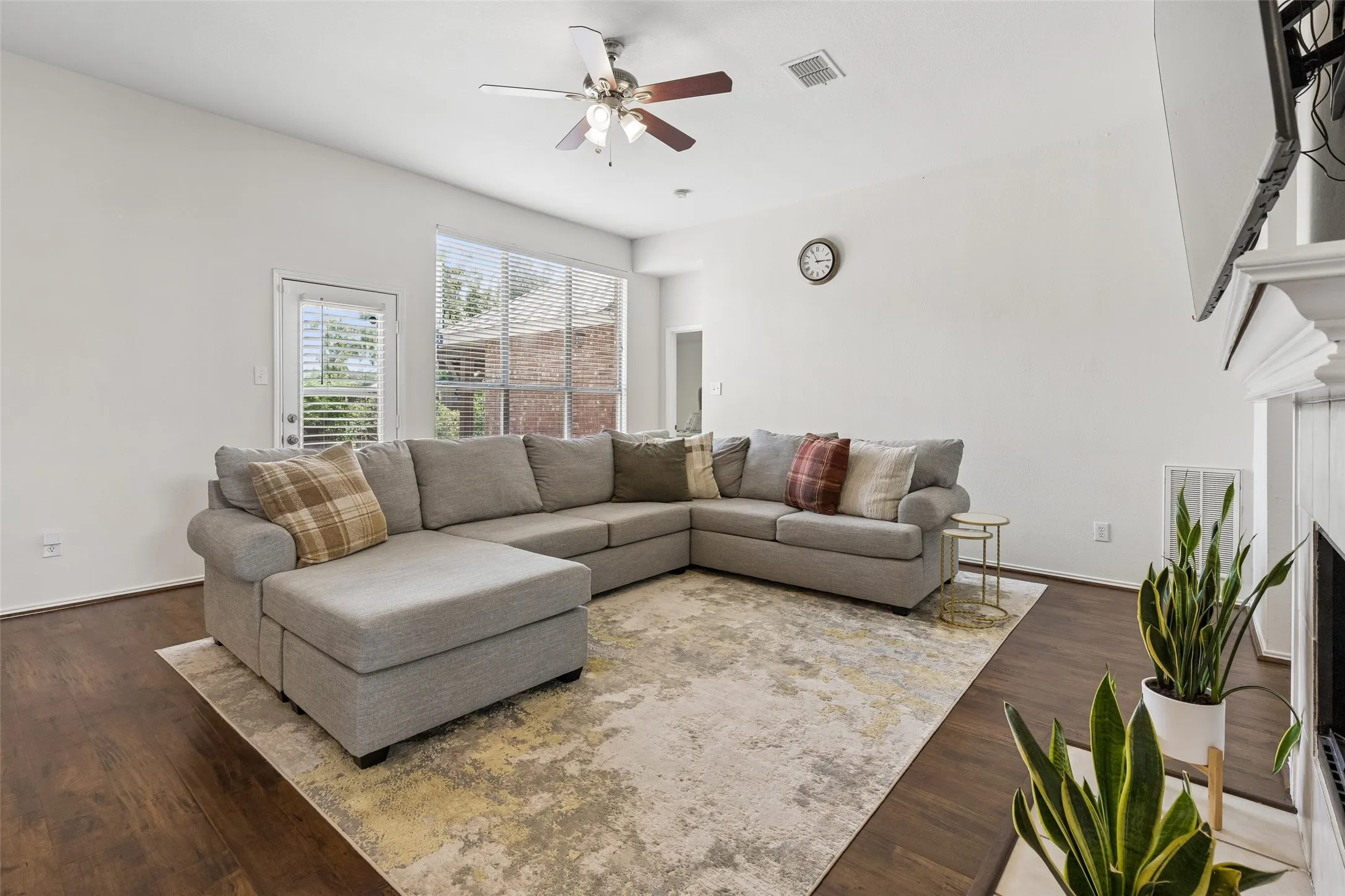 Single Family Residence For Sale in Collin County , 11809 Woodland Way, Frisco, Texas 75035, 4 Bedroom, 2 Bathroom, 2 Garage spaces, 2,090 Sqft, built in 1998, mls#21332061, Real Estate Agent in Frisco, Homes For Sale in Collin county, Homes For Sale in Frisco, Realtor in Frisco Texas, Real Estate Brokerage Independent Realty Texas, Luminita Cordes Realtor
