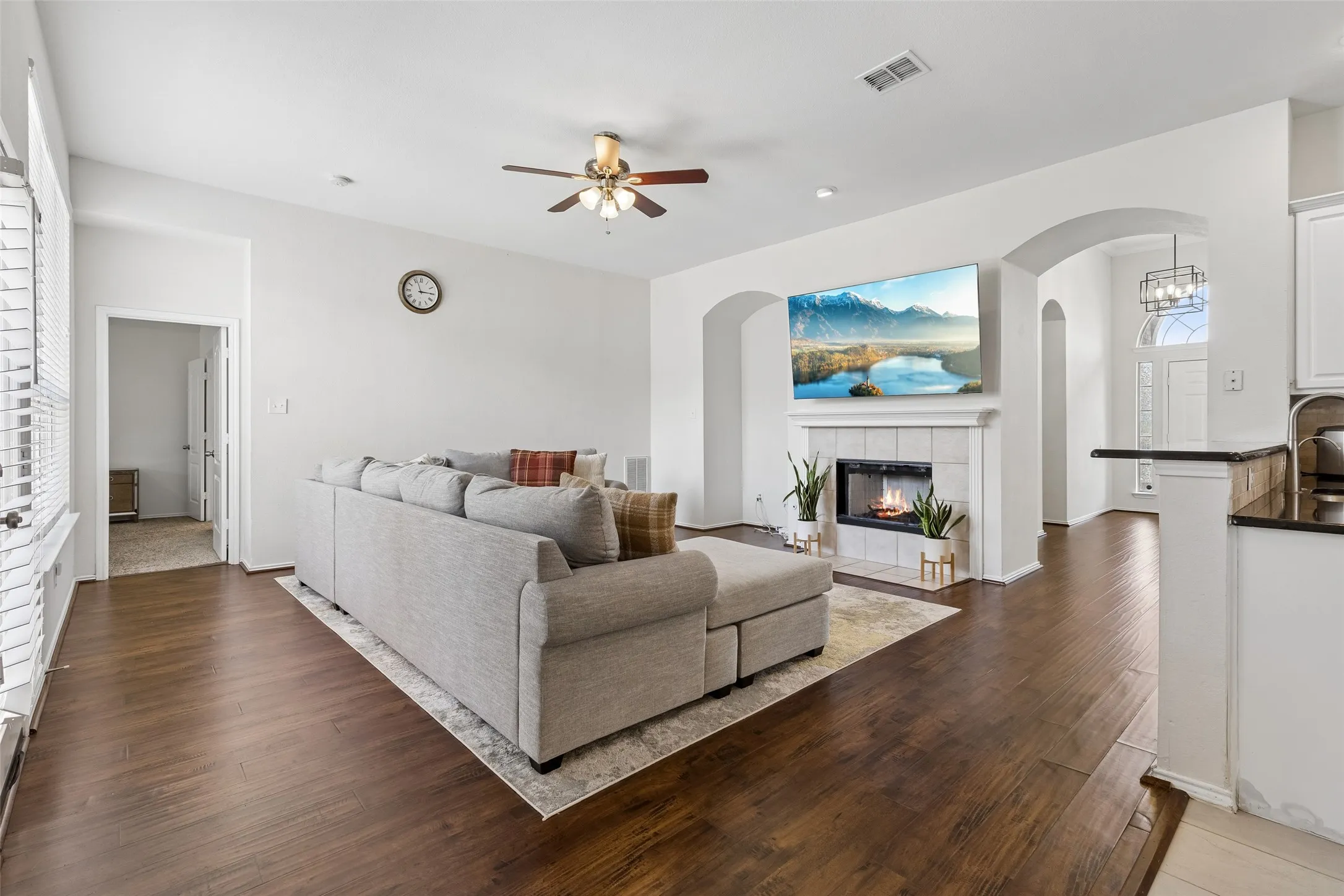 Single Family Residence For Sale in Collin County , 11809 Woodland Way, Frisco, Texas 75035, 4 Bedroom, 2 Bathroom, 2 Garage spaces, 2,090 Sqft, built in 1998, mls#21332061, Real Estate Agent in Frisco, Homes For Sale in Collin county, Homes For Sale in Frisco, Realtor in Frisco Texas, Real Estate Brokerage Independent Realty Texas, Luminita Cordes Realtor