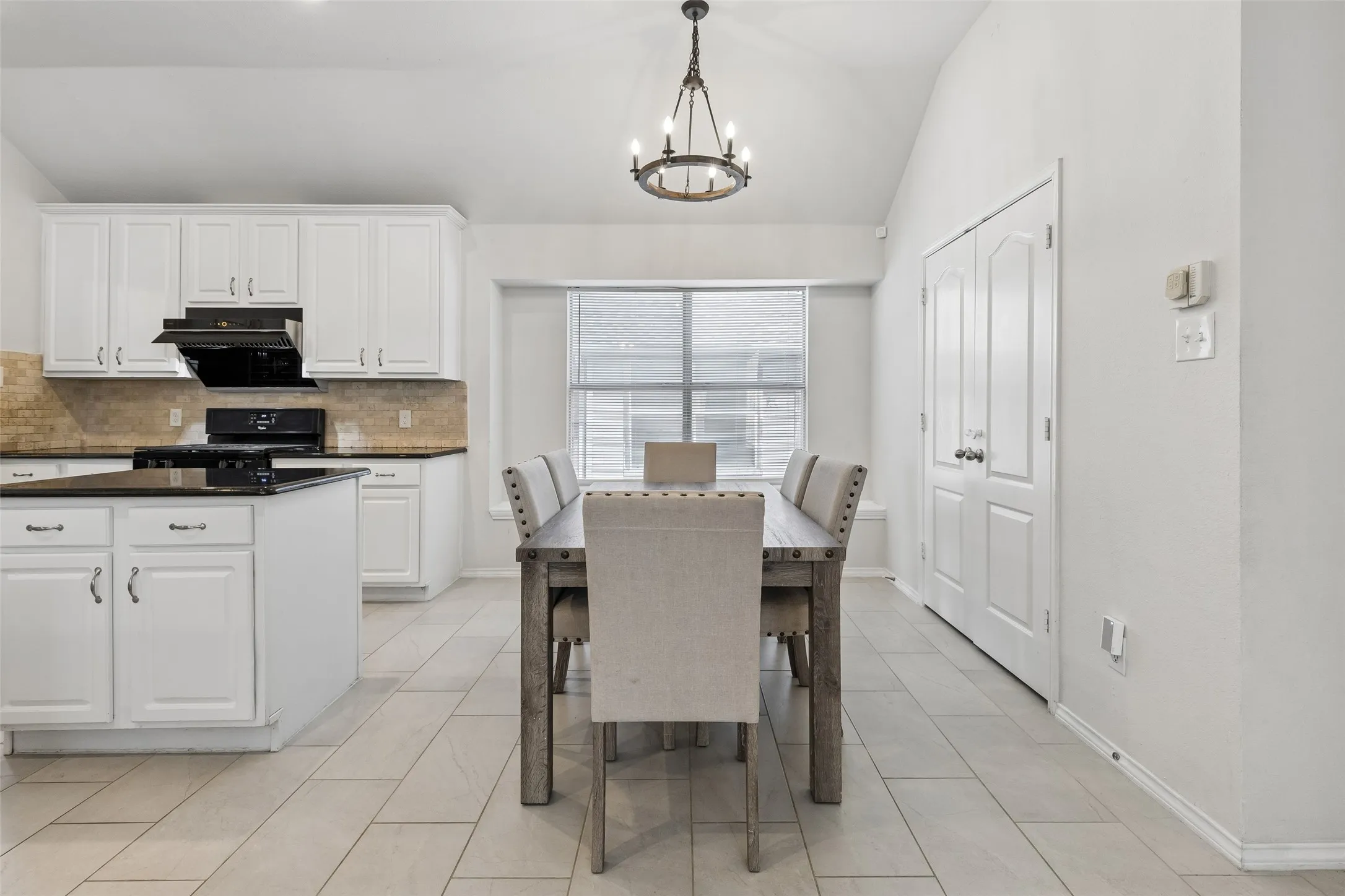Single Family Residence For Sale in Collin County , 11809 Woodland Way, Frisco, Texas 75035, 4 Bedroom, 2 Bathroom, 2 Garage spaces, 2,090 Sqft, built in 1998, mls#21332061, Real Estate Agent in Frisco, Homes For Sale in Collin county, Homes For Sale in Frisco, Realtor in Frisco Texas, Real Estate Brokerage Independent Realty Texas, Luminita Cordes Realtor