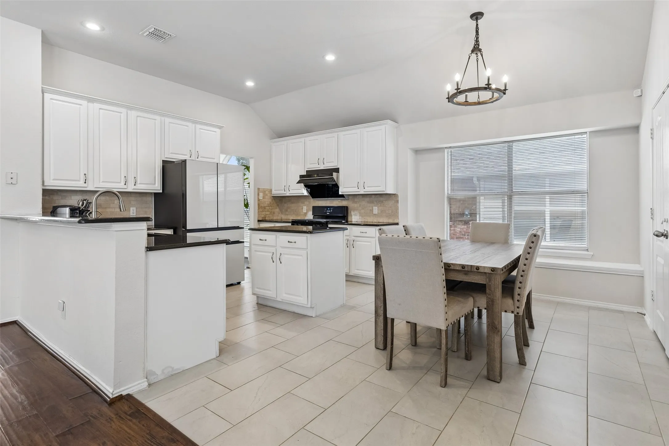 Single Family Residence For Sale in Collin County , 11809 Woodland Way, Frisco, Texas 75035, 4 Bedroom, 2 Bathroom, 2 Garage spaces, 2,090 Sqft, built in 1998, mls#21332061, Real Estate Agent in Frisco, Homes For Sale in Collin county, Homes For Sale in Frisco, Realtor in Frisco Texas, Real Estate Brokerage Independent Realty Texas, Luminita Cordes Realtor