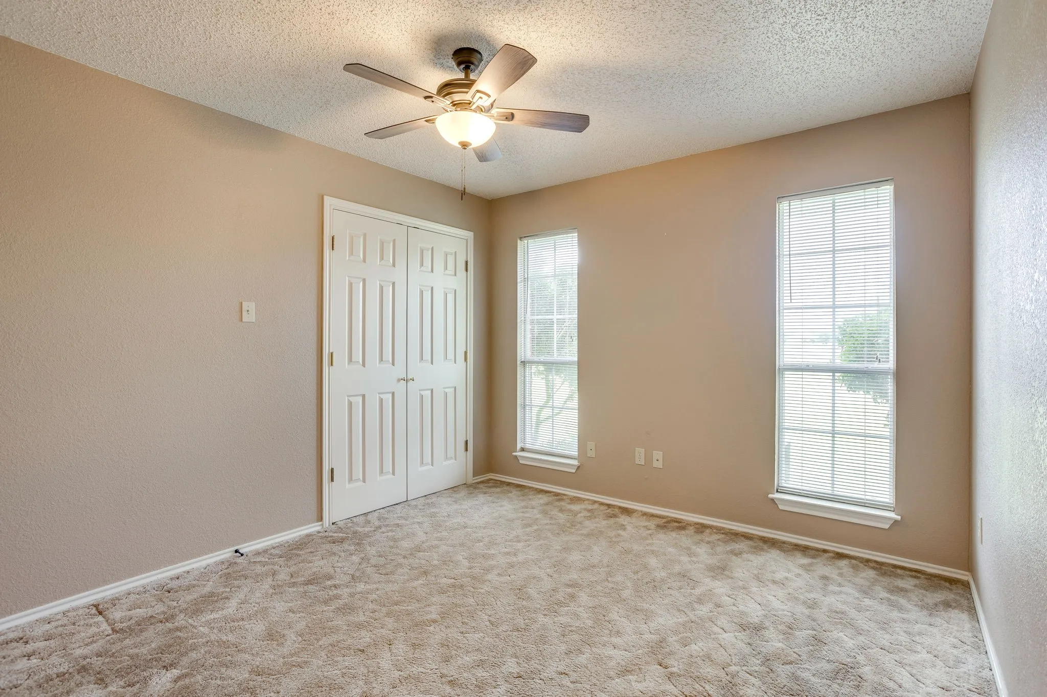 Single Family Residence For Sale in Hill County , 22011 Pebble Drive, Whitney, Texas 76692, 4 Bedroom, 3 Bathroom, 2 Garage spaces, 2,274 Sqft, built in 1996, mls#21330043, Real Estate Agent in Whitney, Homes For Sale in Hill county, Homes For Sale in Whitney, Realtor in Whitney Texas, Real Estate Brokerage Independent Realty Texas, Luminita Cordes Realtor