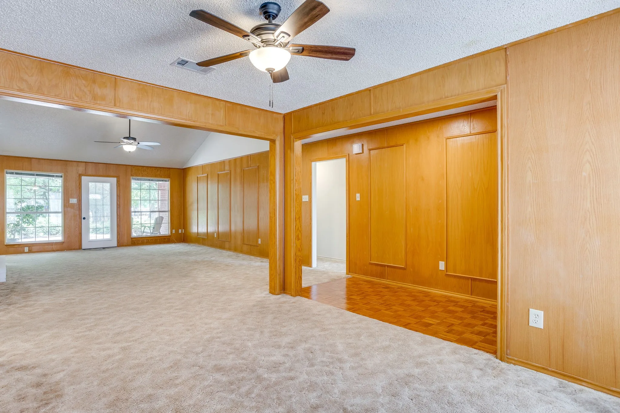 Single Family Residence For Sale in Hill County , 22011 Pebble Drive, Whitney, Texas 76692, 4 Bedroom, 3 Bathroom, 2 Garage spaces, 2,274 Sqft, built in 1996, mls#21330043, Real Estate Agent in Whitney, Homes For Sale in Hill county, Homes For Sale in Whitney, Realtor in Whitney Texas, Real Estate Brokerage Independent Realty Texas, Luminita Cordes Realtor