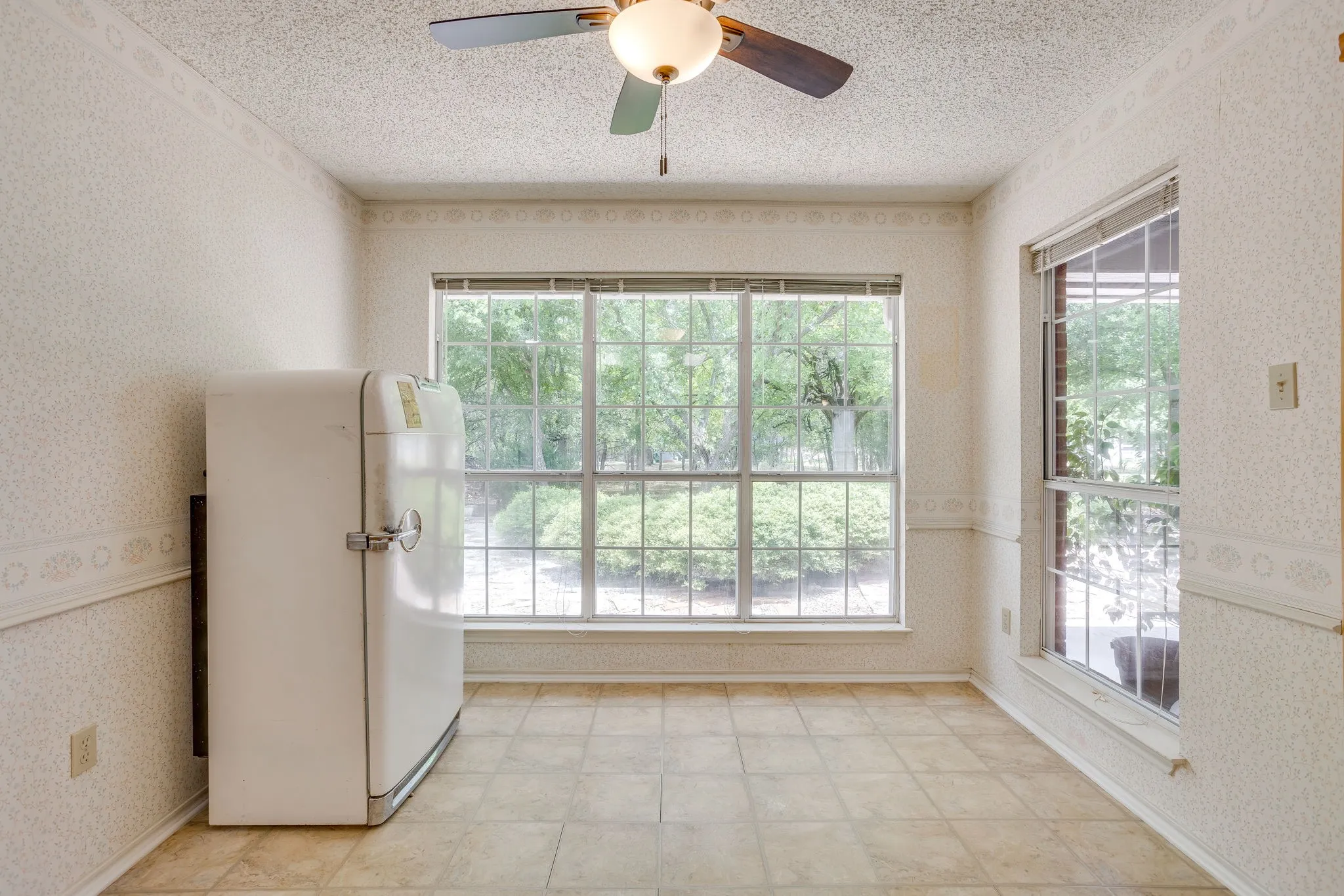 Single Family Residence For Sale in Hill County , 22011 Pebble Drive, Whitney, Texas 76692, 4 Bedroom, 3 Bathroom, 2 Garage spaces, 2,274 Sqft, built in 1996, mls#21330043, Real Estate Agent in Whitney, Homes For Sale in Hill county, Homes For Sale in Whitney, Realtor in Whitney Texas, Real Estate Brokerage Independent Realty Texas, Luminita Cordes Realtor