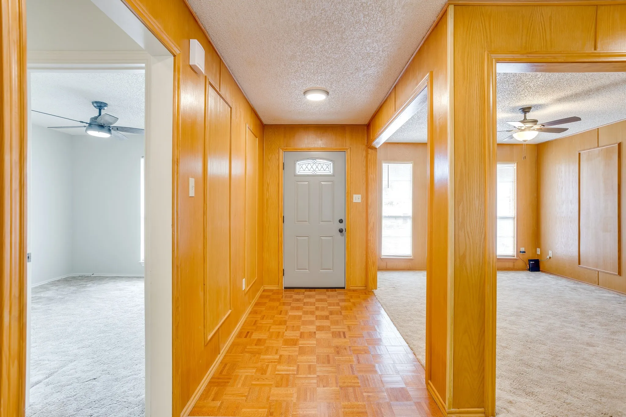 Single Family Residence For Sale in Hill County , 22011 Pebble Drive, Whitney, Texas 76692, 4 Bedroom, 3 Bathroom, 2 Garage spaces, 2,274 Sqft, built in 1996, mls#21330043, Real Estate Agent in Whitney, Homes For Sale in Hill county, Homes For Sale in Whitney, Realtor in Whitney Texas, Real Estate Brokerage Independent Realty Texas, Luminita Cordes Realtor