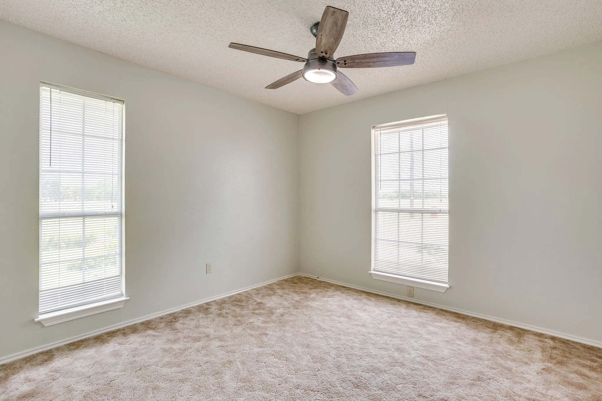 Single Family Residence For Sale in Hill County , 22011 Pebble Drive, Whitney, Texas 76692, 4 Bedroom, 3 Bathroom, 2 Garage spaces, 2,274 Sqft, built in 1996, mls#21330043, Real Estate Agent in Whitney, Homes For Sale in Hill county, Homes For Sale in Whitney, Realtor in Whitney Texas, Real Estate Brokerage Independent Realty Texas, Luminita Cordes Realtor