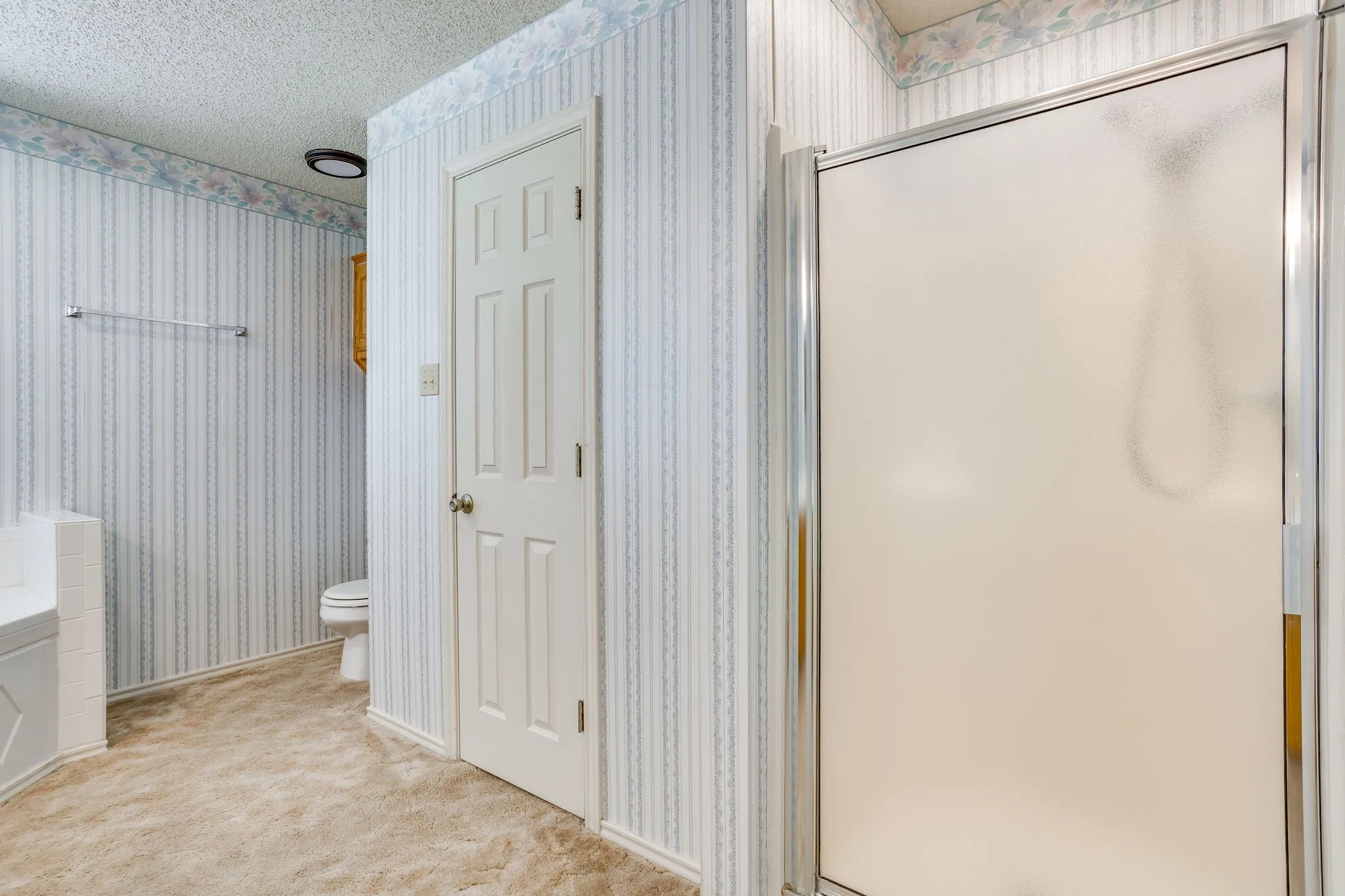 Single Family Residence For Sale in Hill County , 22011 Pebble Drive, Whitney, Texas 76692, 4 Bedroom, 3 Bathroom, 2 Garage spaces, 2,274 Sqft, built in 1996, mls#21330043, Real Estate Agent in Whitney, Homes For Sale in Hill county, Homes For Sale in Whitney, Realtor in Whitney Texas, Real Estate Brokerage Independent Realty Texas, Luminita Cordes Realtor