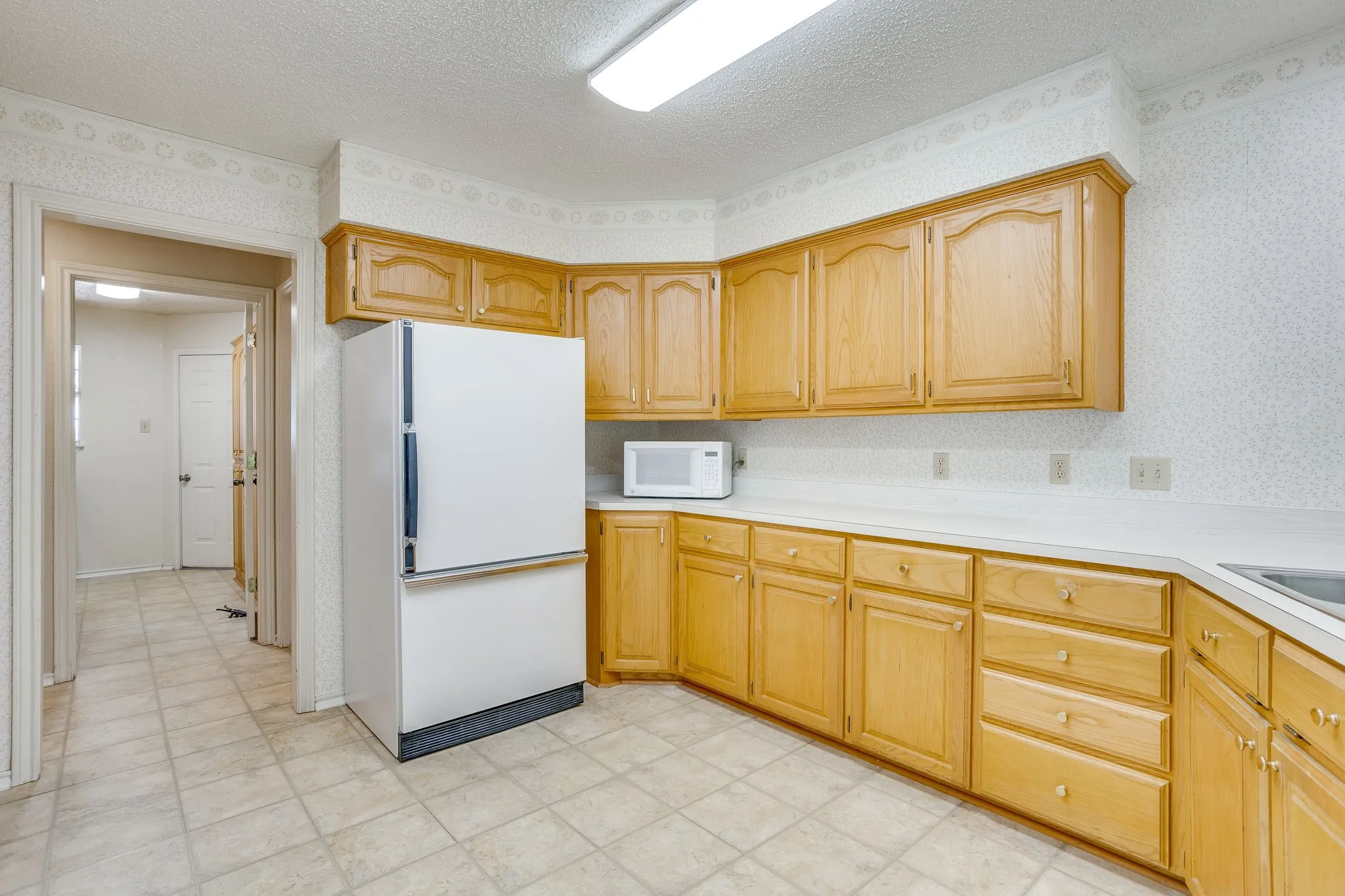 Single Family Residence For Sale in Hill County , 22011 Pebble Drive, Whitney, Texas 76692, 4 Bedroom, 3 Bathroom, 2 Garage spaces, 2,274 Sqft, built in 1996, mls#21330043, Real Estate Agent in Whitney, Homes For Sale in Hill county, Homes For Sale in Whitney, Realtor in Whitney Texas, Real Estate Brokerage Independent Realty Texas, Luminita Cordes Realtor