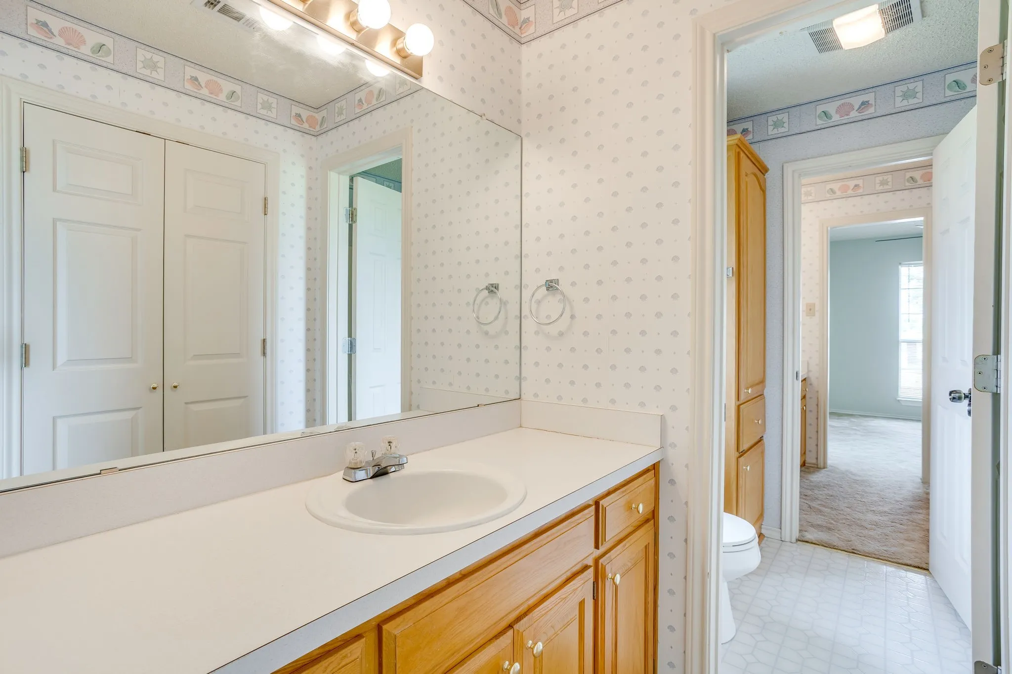 Single Family Residence For Sale in Hill County , 22011 Pebble Drive, Whitney, Texas 76692, 4 Bedroom, 3 Bathroom, 2 Garage spaces, 2,274 Sqft, built in 1996, mls#21330043, Real Estate Agent in Whitney, Homes For Sale in Hill county, Homes For Sale in Whitney, Realtor in Whitney Texas, Real Estate Brokerage Independent Realty Texas, Luminita Cordes Realtor