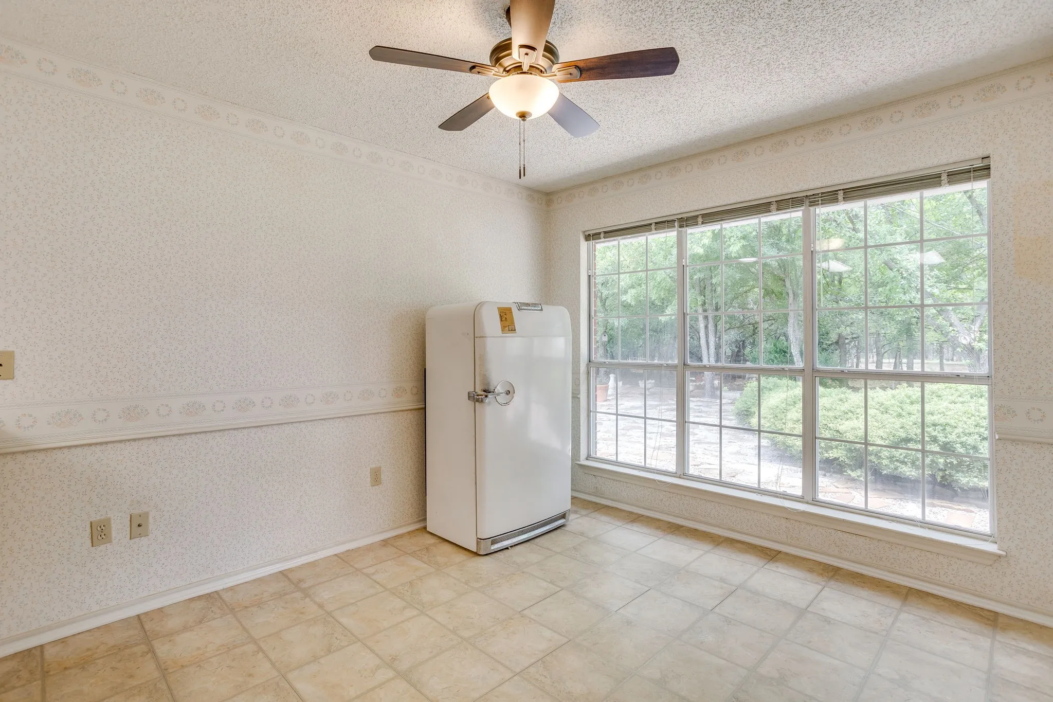 Single Family Residence For Sale in Hill County , 22011 Pebble Drive, Whitney, Texas 76692, 4 Bedroom, 3 Bathroom, 2 Garage spaces, 2,274 Sqft, built in 1996, mls#21330043, Real Estate Agent in Whitney, Homes For Sale in Hill county, Homes For Sale in Whitney, Realtor in Whitney Texas, Real Estate Brokerage Independent Realty Texas, Luminita Cordes Realtor