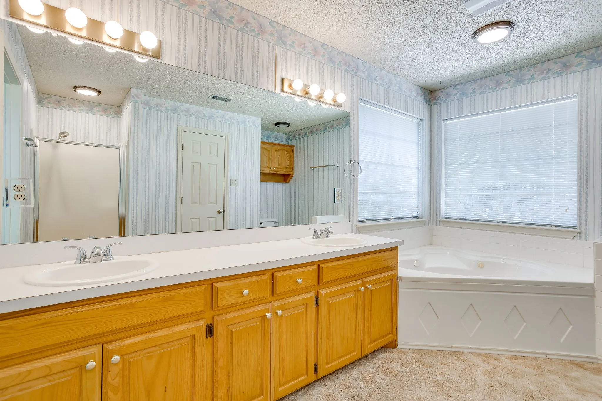 Single Family Residence For Sale in Hill County , 22011 Pebble Drive, Whitney, Texas 76692, 4 Bedroom, 3 Bathroom, 2 Garage spaces, 2,274 Sqft, built in 1996, mls#21330043, Real Estate Agent in Whitney, Homes For Sale in Hill county, Homes For Sale in Whitney, Realtor in Whitney Texas, Real Estate Brokerage Independent Realty Texas, Luminita Cordes Realtor