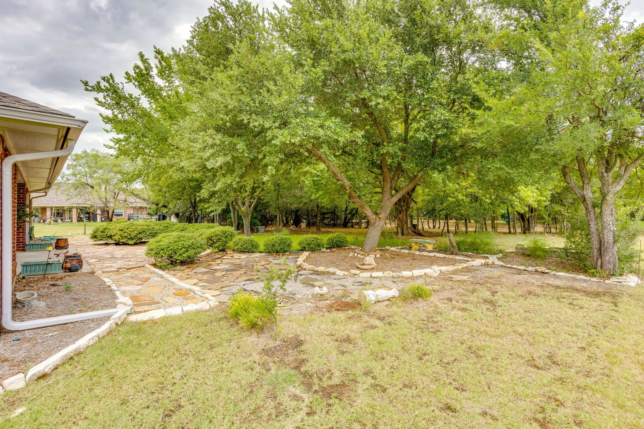 Single Family Residence For Sale in Hill County , 22011 Pebble Drive, Whitney, Texas 76692, 4 Bedroom, 3 Bathroom, 2 Garage spaces, 2,274 Sqft, built in 1996, mls#21330043, Real Estate Agent in Whitney, Homes For Sale in Hill county, Homes For Sale in Whitney, Realtor in Whitney Texas, Real Estate Brokerage Independent Realty Texas, Luminita Cordes Realtor