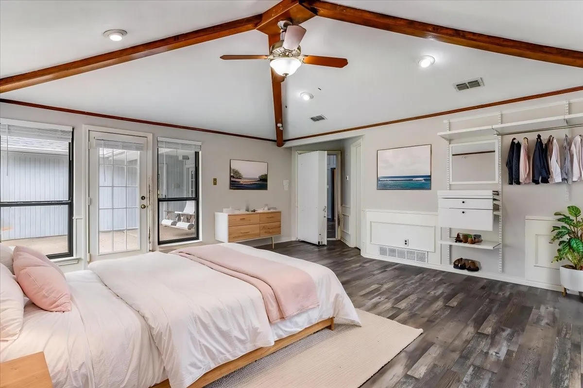 room behind murphy door. Virtual staged as bedroom
