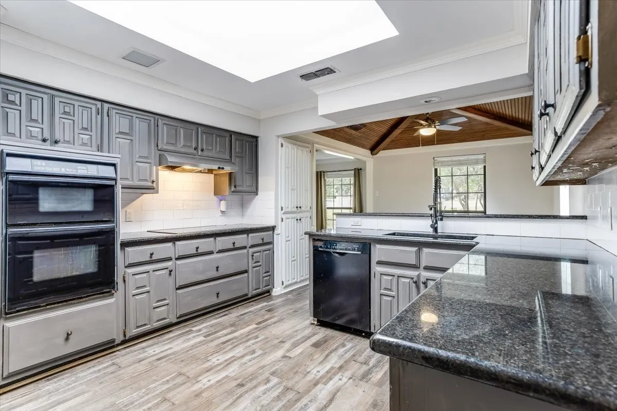 Single Family Residence For Sale in Kaufman County , 190 Robinson Road, Combine, Texas 75159, 4 Bedroom, 3 Bathroom, 4 Garage spaces, 2,306 Sqft, built in 1984, mls#21324783, Real Estate Agent in Combine, Homes For Sale in Kaufman county, Homes For Sale in Combine, Realtor in Combine Texas, Real Estate Brokerage Independent Realty Texas, Luminita Cordes Realtor