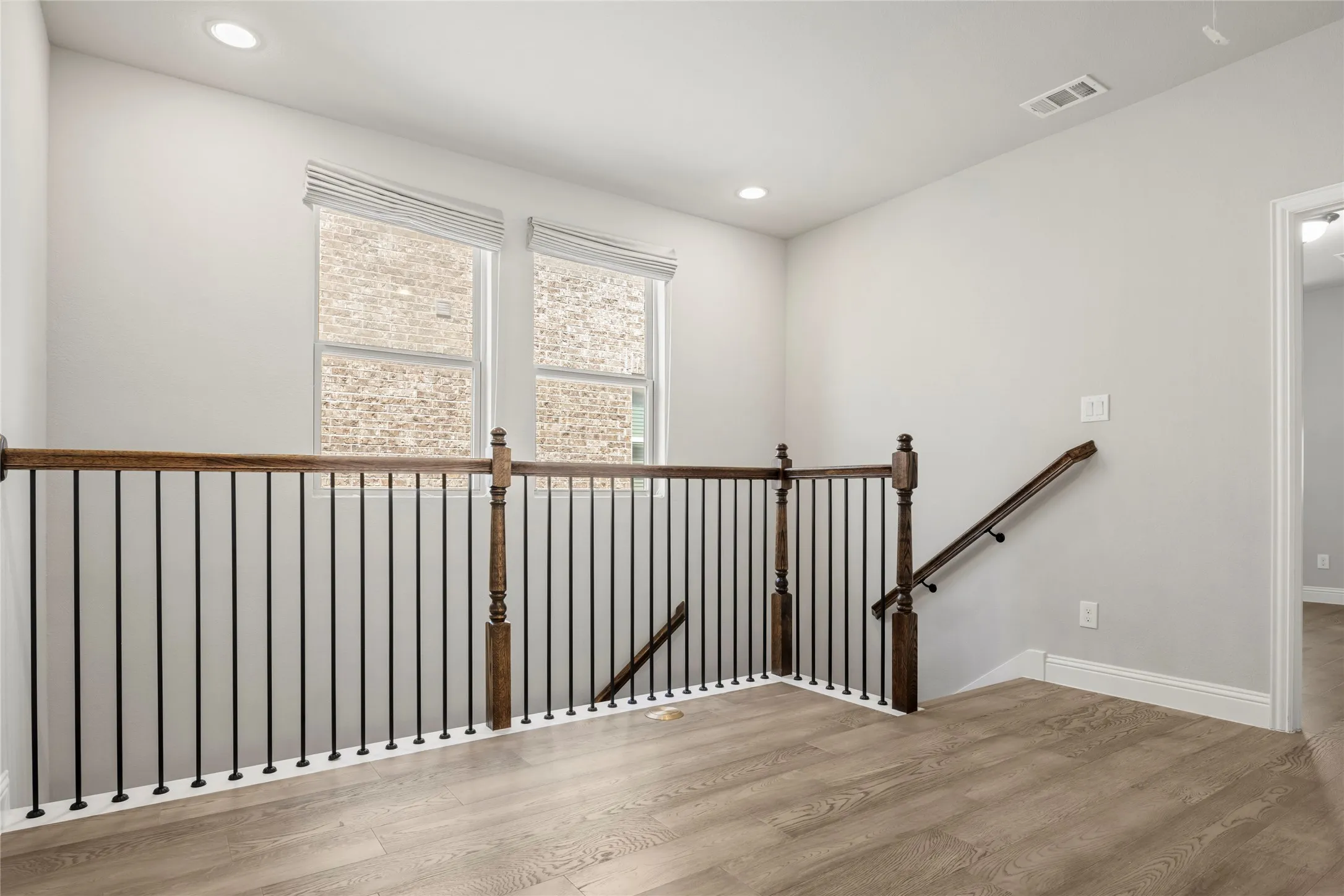 Townhouse For Sale in Collin County , 8145 Snapdragon Way, Dallas, Texas 75252, 3 Bedrooms, 3 Bathrooms, 2 Garage spaces, 1,934 Sqft, built in 2017, Price $495,000, mls#21332036, Real Estate Agent in Dallas, Homes For Sale in Collin county, Homes For Sale in Dallas, Realtor in Dallas Texas, Real Estate Brokerage Independent Realty Texas, Luminita Cordes Realtor