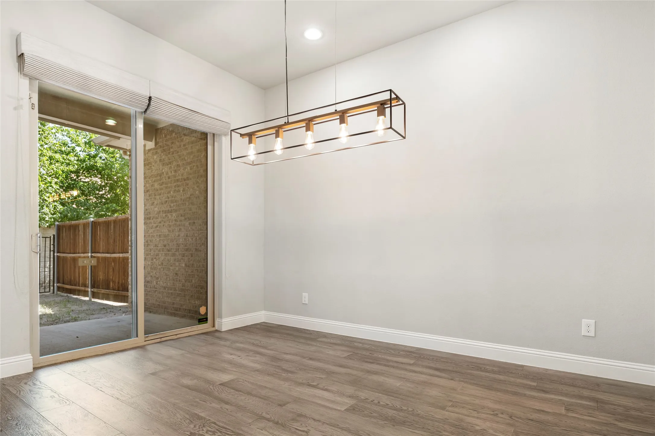 Townhouse For Sale in Collin County , 8145 Snapdragon Way, Dallas, Texas 75252, 3 Bedrooms, 3 Bathrooms, 2 Garage spaces, 1,934 Sqft, built in 2017, Price $495,000, mls#21332036, Real Estate Agent in Dallas, Homes For Sale in Collin county, Homes For Sale in Dallas, Realtor in Dallas Texas, Real Estate Brokerage Independent Realty Texas, Luminita Cordes Realtor