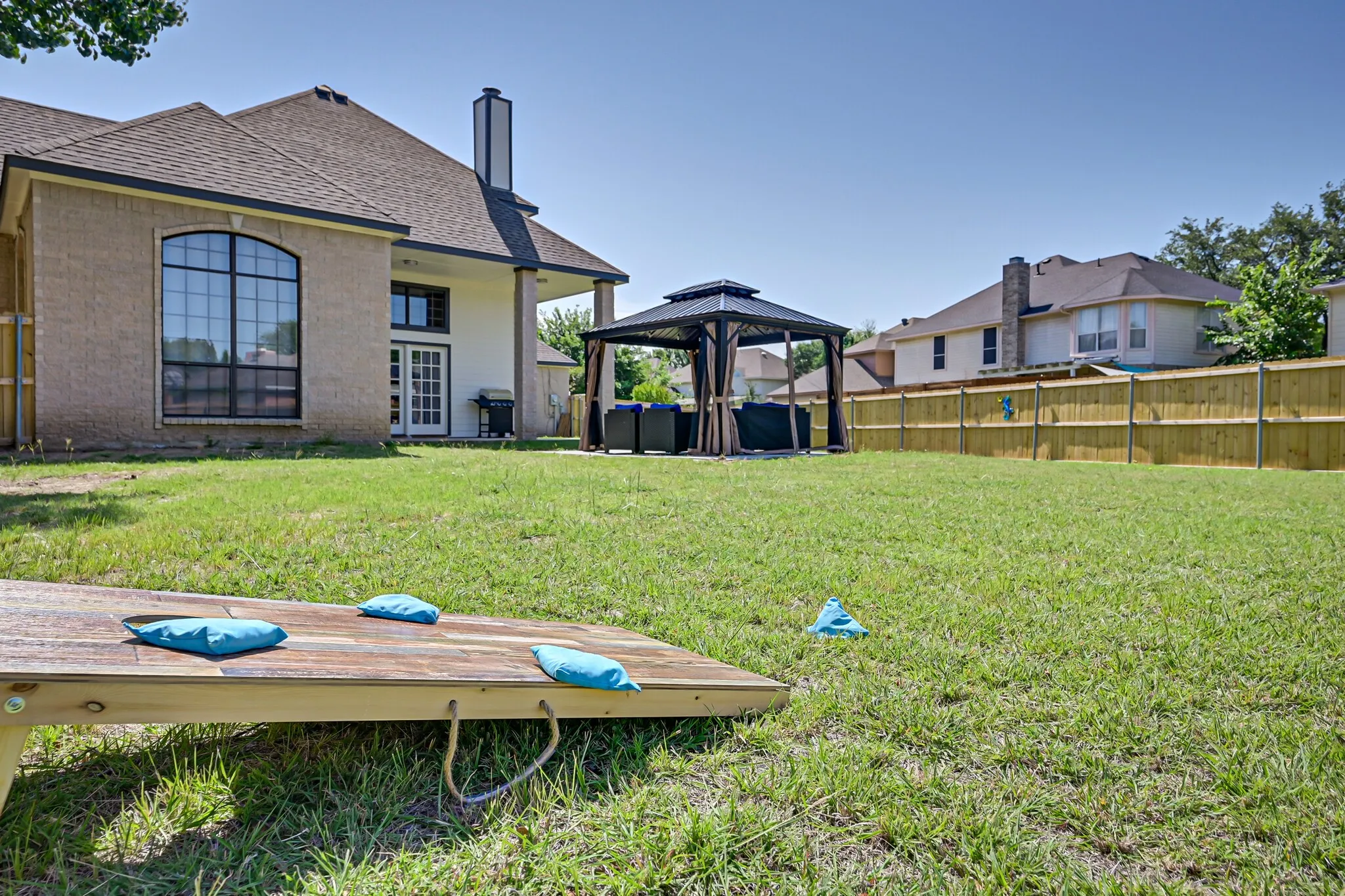 Single Family Residence For Rent in Tarrant County , 2735 Water Oak Drive, Grand Prairie, Texas 75052, 5 Bedroom, 4 Bathroom, 2 Garage spaces, 3,546 Sqft, built in 2000, mls#21332487, Real Estate Agent in Grand Prairie, Homes For Rent in Tarrant county, Homes For Rent in Grand Prairie, Realtor in Grand Prairie Texas, Real Estate Brokerage Independent Realty Texas, Luminita Cordes Realtor