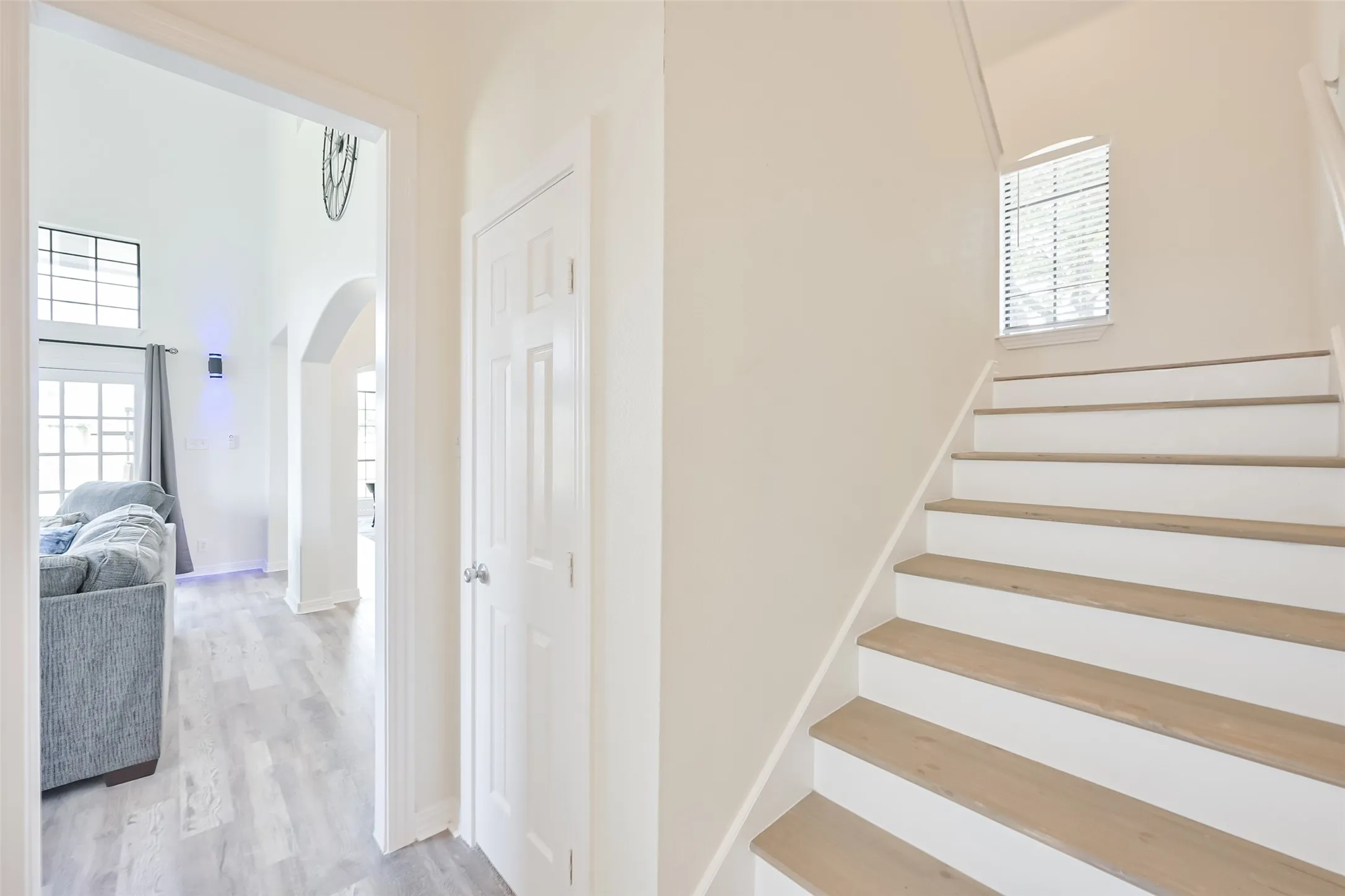 Single Family Residence For Rent in Tarrant County , 2735 Water Oak Drive, Grand Prairie, Texas 75052, 5 Bedroom, 4 Bathroom, 2 Garage spaces, 3,546 Sqft, built in 2000, mls#21332487, Real Estate Agent in Grand Prairie, Homes For Rent in Tarrant county, Homes For Rent in Grand Prairie, Realtor in Grand Prairie Texas, Real Estate Brokerage Independent Realty Texas, Luminita Cordes Realtor