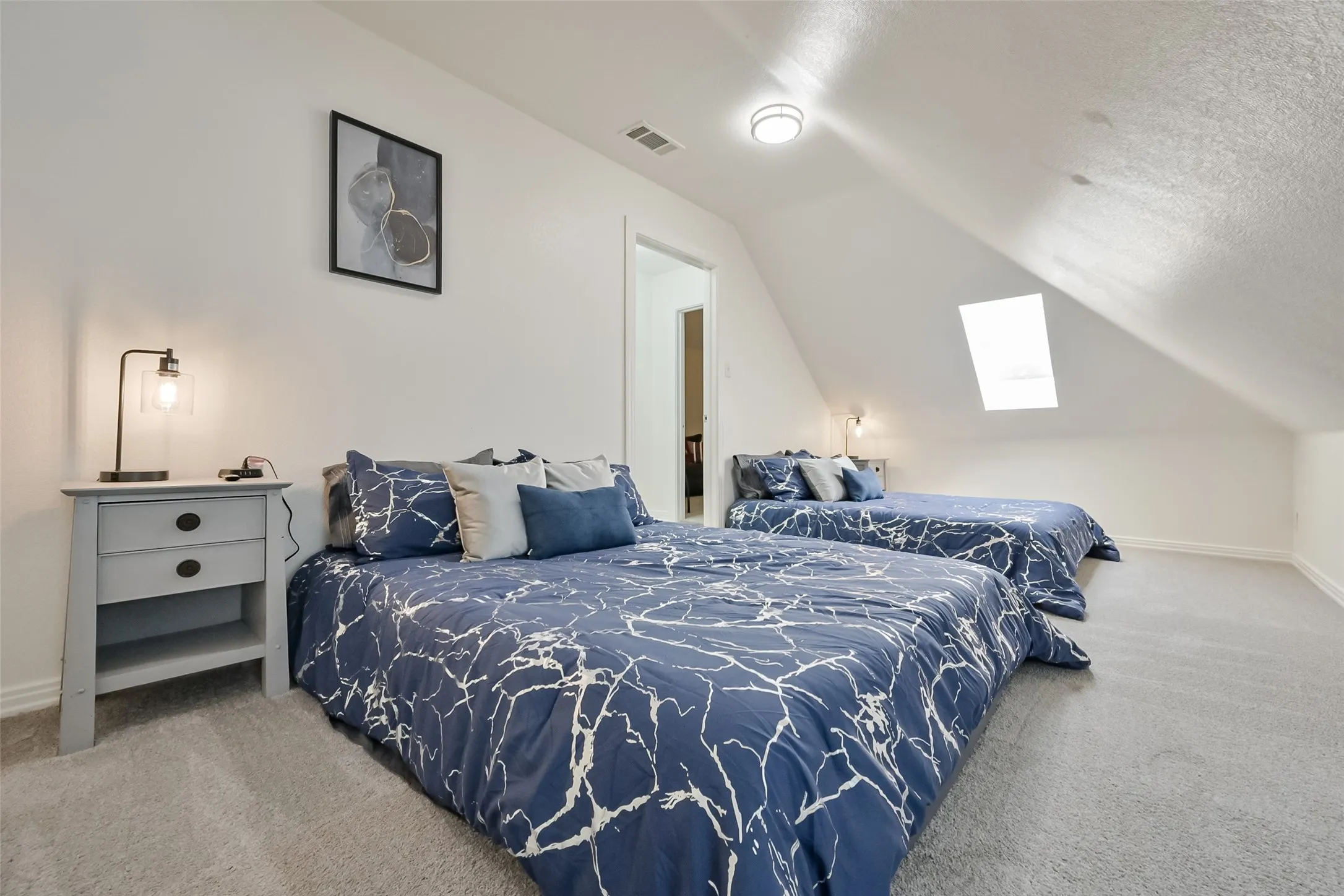 Single Family Residence For Rent in Tarrant County , 2735 Water Oak Drive, Grand Prairie, Texas 75052, 5 Bedroom, 4 Bathroom, 2 Garage spaces, 3,546 Sqft, built in 2000, mls#21332487, Real Estate Agent in Grand Prairie, Homes For Rent in Tarrant county, Homes For Rent in Grand Prairie, Realtor in Grand Prairie Texas, Real Estate Brokerage Independent Realty Texas, Luminita Cordes Realtor