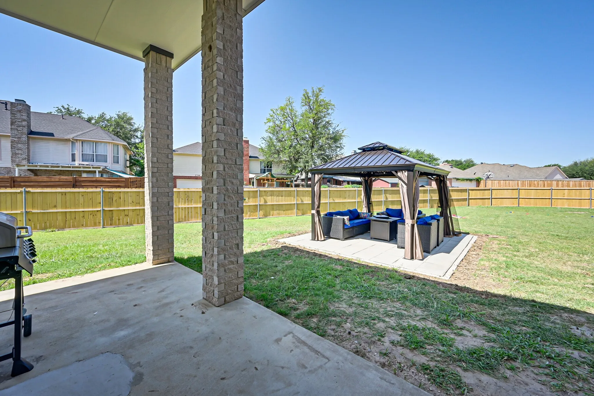 Single Family Residence For Rent in Tarrant County , 2735 Water Oak Drive, Grand Prairie, Texas 75052, 5 Bedroom, 4 Bathroom, 2 Garage spaces, 3,546 Sqft, built in 2000, mls#21332487, Real Estate Agent in Grand Prairie, Homes For Rent in Tarrant county, Homes For Rent in Grand Prairie, Realtor in Grand Prairie Texas, Real Estate Brokerage Independent Realty Texas, Luminita Cordes Realtor
