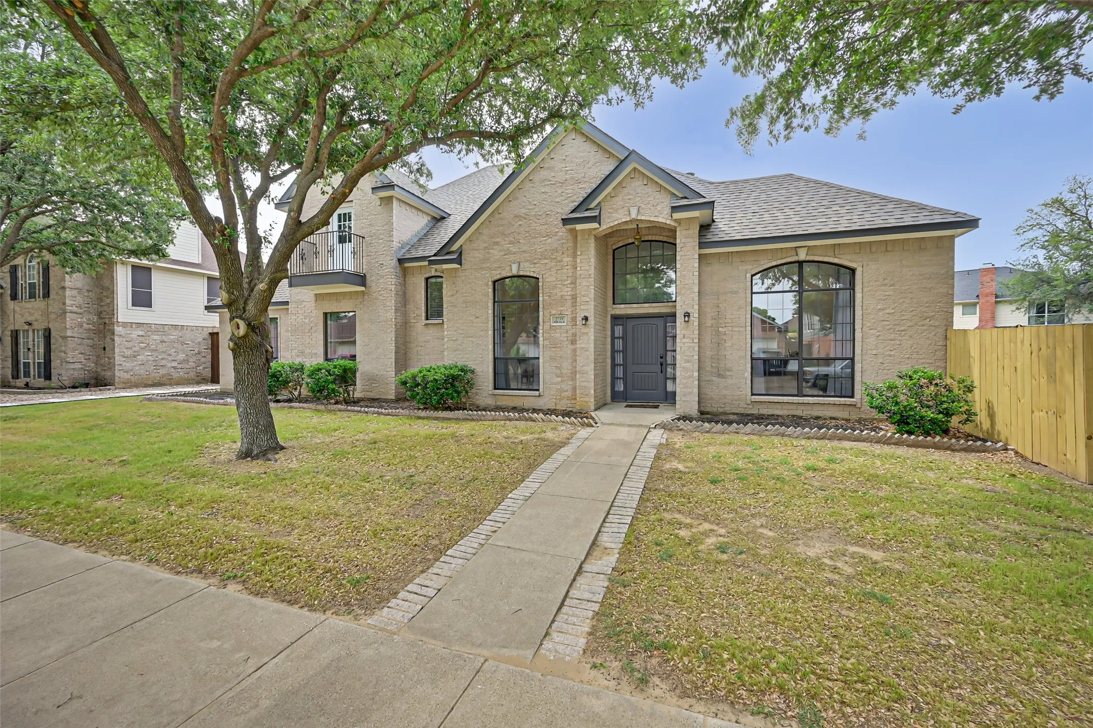 Single Family Residence For Rent in Tarrant County , 2735 Water Oak Drive, Grand Prairie, Texas 75052, 5 Bedroom, 4 Bathroom, 2 Garage spaces, 3,546 Sqft, built in 2000, mls#21332487, Real Estate Agent in Grand Prairie, Homes For Rent in Tarrant county, Homes For Rent in Grand Prairie, Realtor in Grand Prairie Texas, Real Estate Brokerage Independent Realty Texas, Luminita Cordes Realtor