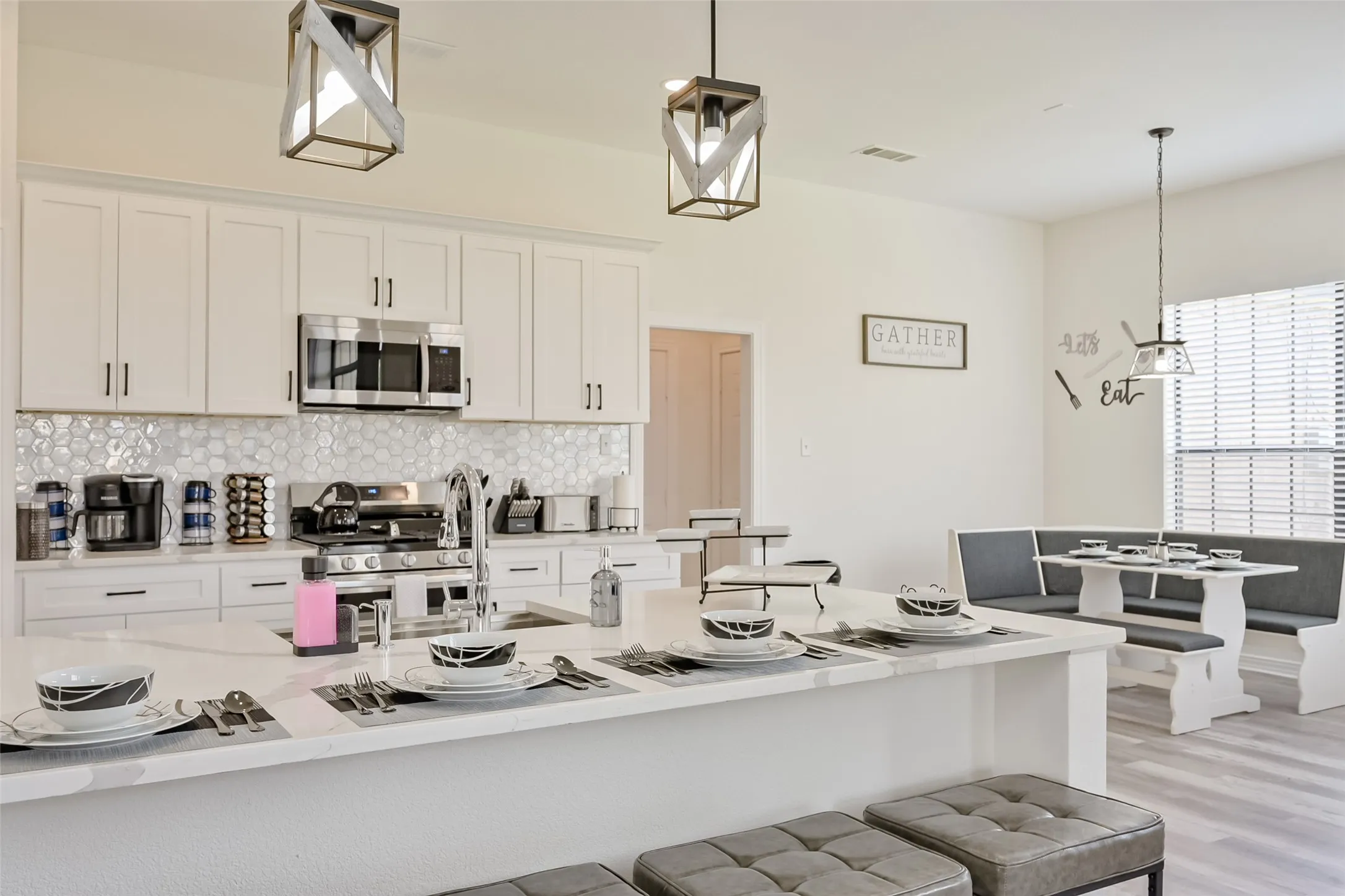 Single Family Residence For Rent in Tarrant County , 2735 Water Oak Drive, Grand Prairie, Texas 75052, 5 Bedroom, 4 Bathroom, 2 Garage spaces, 3,546 Sqft, built in 2000, mls#21332487, Real Estate Agent in Grand Prairie, Homes For Rent in Tarrant county, Homes For Rent in Grand Prairie, Realtor in Grand Prairie Texas, Real Estate Brokerage Independent Realty Texas, Luminita Cordes Realtor