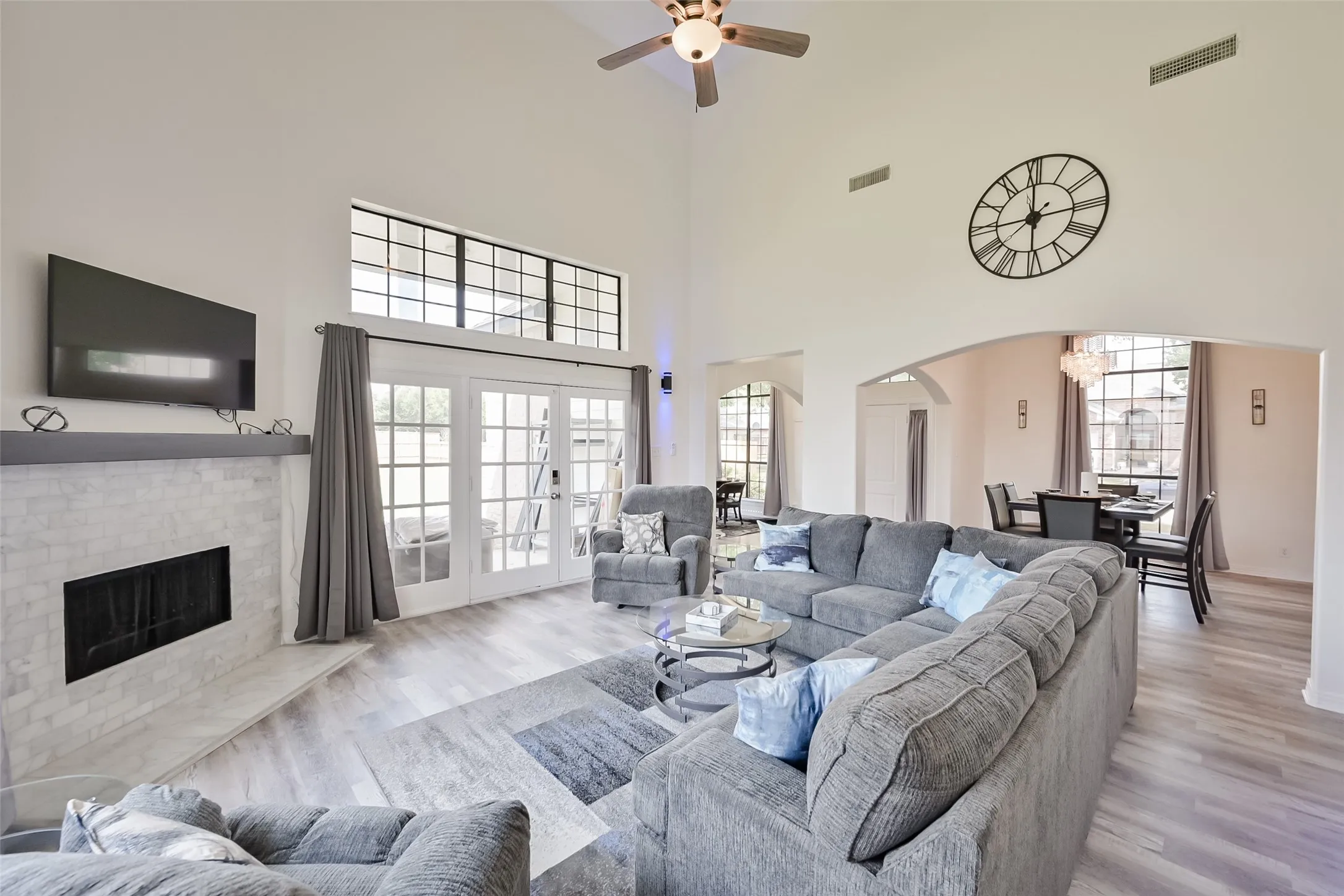 Single Family Residence For Rent in Tarrant County , 2735 Water Oak Drive, Grand Prairie, Texas 75052, 5 Bedroom, 4 Bathroom, 2 Garage spaces, 3,546 Sqft, built in 2000, mls#21332487, Real Estate Agent in Grand Prairie, Homes For Rent in Tarrant county, Homes For Rent in Grand Prairie, Realtor in Grand Prairie Texas, Real Estate Brokerage Independent Realty Texas, Luminita Cordes Realtor