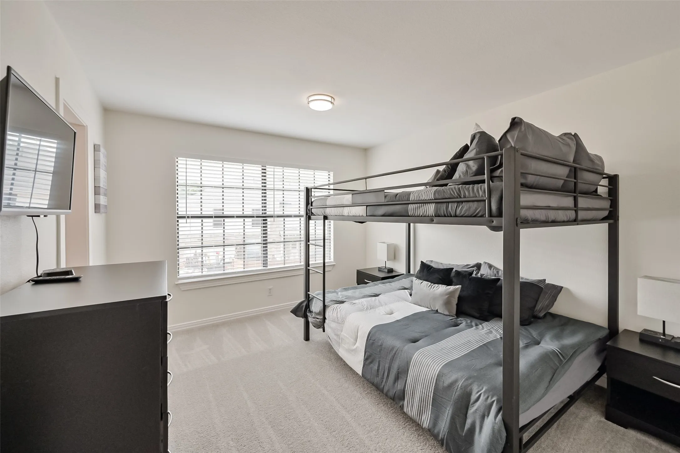 Single Family Residence For Rent in Tarrant County , 2735 Water Oak Drive, Grand Prairie, Texas 75052, 5 Bedroom, 4 Bathroom, 2 Garage spaces, 3,546 Sqft, built in 2000, mls#21332487, Real Estate Agent in Grand Prairie, Homes For Rent in Tarrant county, Homes For Rent in Grand Prairie, Realtor in Grand Prairie Texas, Real Estate Brokerage Independent Realty Texas, Luminita Cordes Realtor
