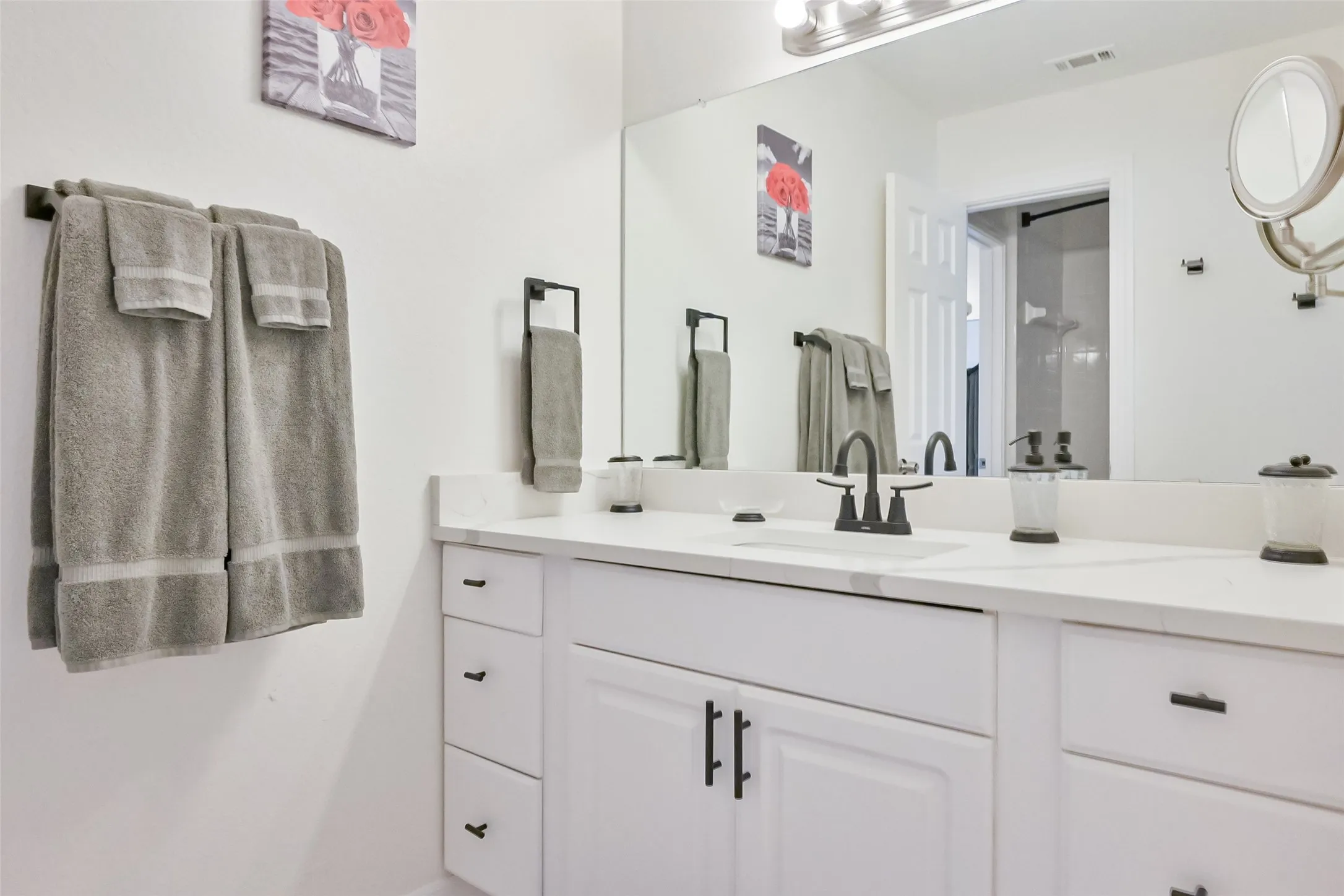 Single Family Residence For Rent in Tarrant County , 2735 Water Oak Drive, Grand Prairie, Texas 75052, 5 Bedroom, 4 Bathroom, 2 Garage spaces, 3,546 Sqft, built in 2000, mls#21332487, Real Estate Agent in Grand Prairie, Homes For Rent in Tarrant county, Homes For Rent in Grand Prairie, Realtor in Grand Prairie Texas, Real Estate Brokerage Independent Realty Texas, Luminita Cordes Realtor