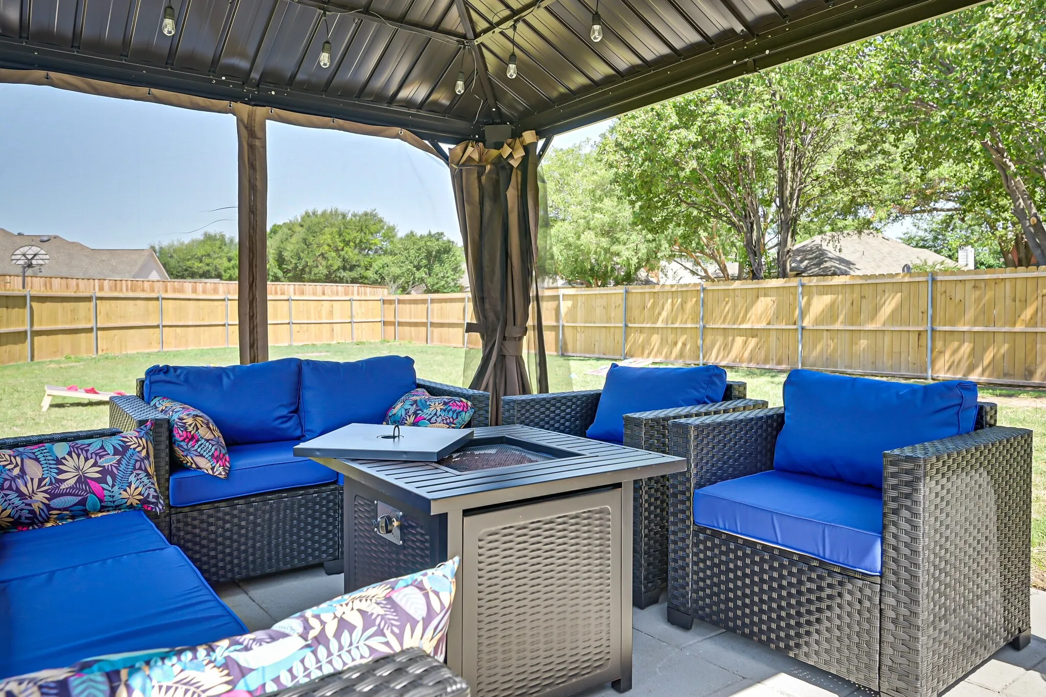 Single Family Residence For Rent in Tarrant County , 2735 Water Oak Drive, Grand Prairie, Texas 75052, 5 Bedroom, 4 Bathroom, 2 Garage spaces, 3,546 Sqft, built in 2000, mls#21332487, Real Estate Agent in Grand Prairie, Homes For Rent in Tarrant county, Homes For Rent in Grand Prairie, Realtor in Grand Prairie Texas, Real Estate Brokerage Independent Realty Texas, Luminita Cordes Realtor