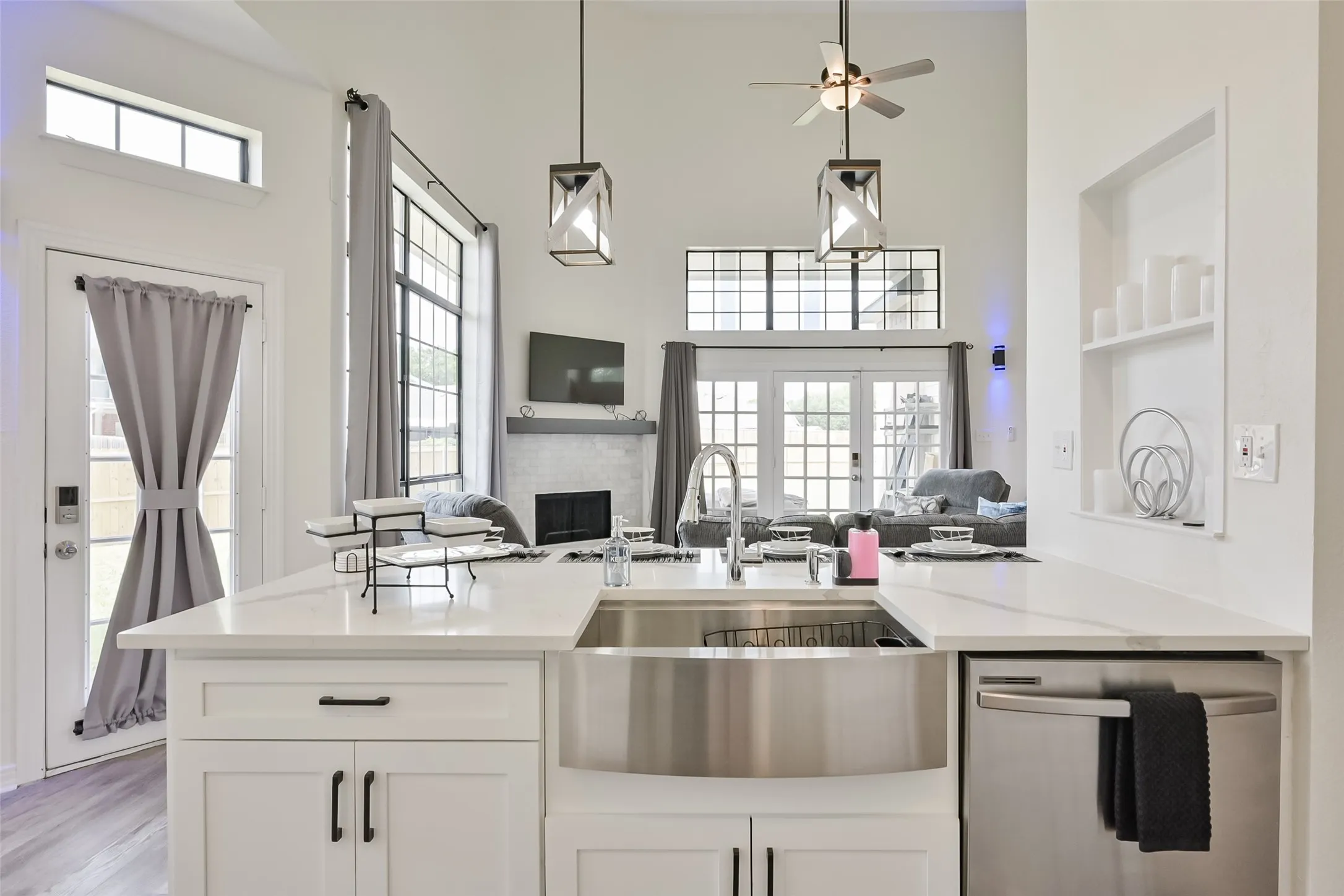 Single Family Residence For Rent in Tarrant County , 2735 Water Oak Drive, Grand Prairie, Texas 75052, 5 Bedroom, 4 Bathroom, 2 Garage spaces, 3,546 Sqft, built in 2000, mls#21332487, Real Estate Agent in Grand Prairie, Homes For Rent in Tarrant county, Homes For Rent in Grand Prairie, Realtor in Grand Prairie Texas, Real Estate Brokerage Independent Realty Texas, Luminita Cordes Realtor