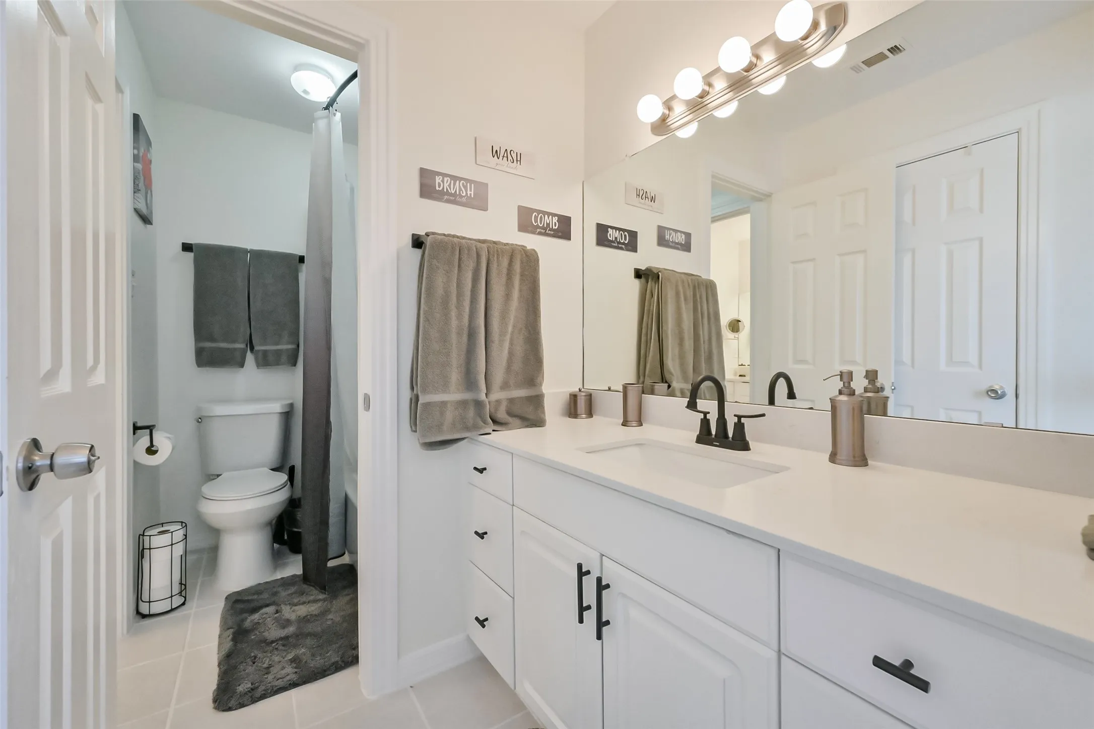 Single Family Residence For Rent in Tarrant County , 2735 Water Oak Drive, Grand Prairie, Texas 75052, 5 Bedroom, 4 Bathroom, 2 Garage spaces, 3,546 Sqft, built in 2000, mls#21332487, Real Estate Agent in Grand Prairie, Homes For Rent in Tarrant county, Homes For Rent in Grand Prairie, Realtor in Grand Prairie Texas, Real Estate Brokerage Independent Realty Texas, Luminita Cordes Realtor