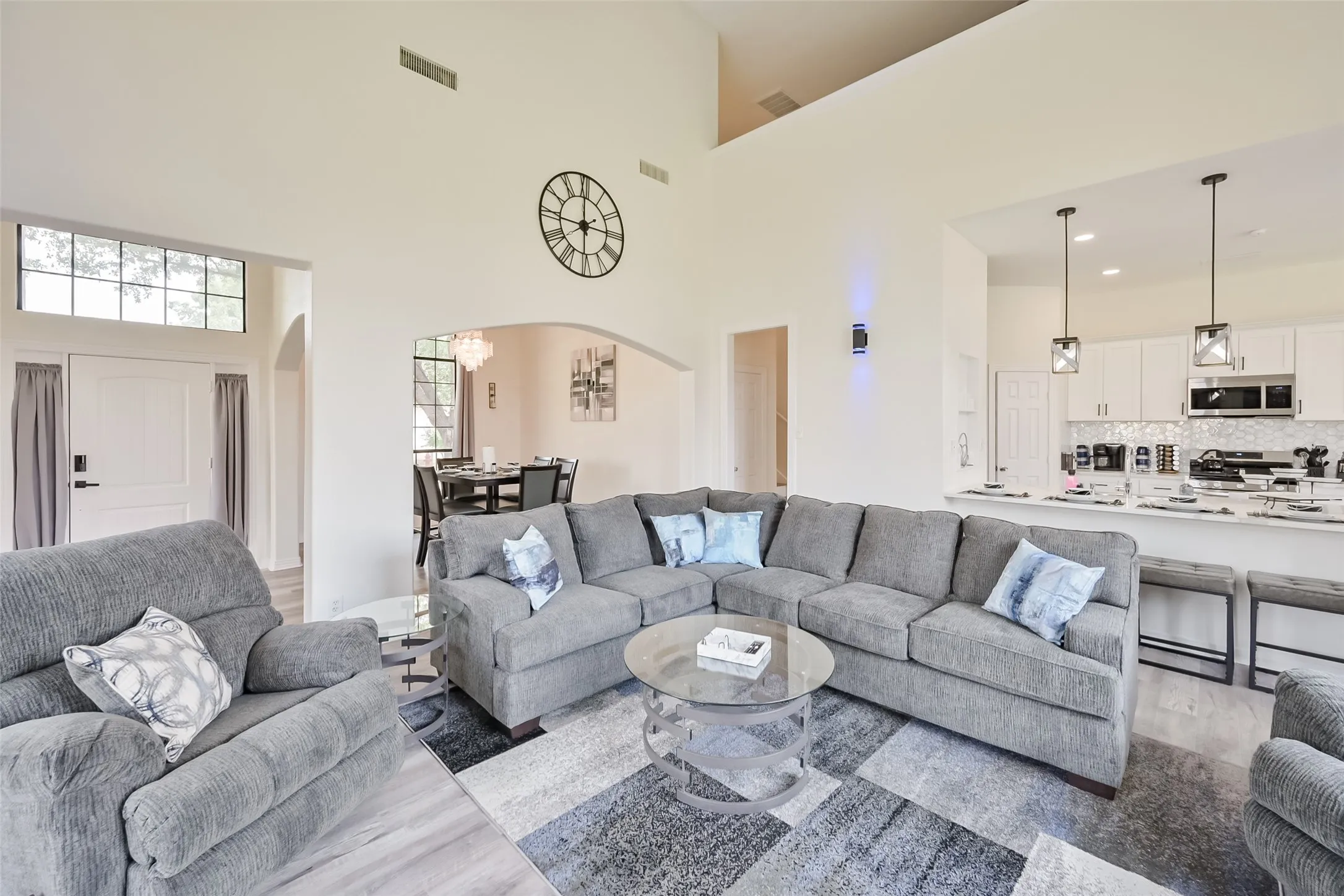 Single Family Residence For Rent in Tarrant County , 2735 Water Oak Drive, Grand Prairie, Texas 75052, 5 Bedroom, 4 Bathroom, 2 Garage spaces, 3,546 Sqft, built in 2000, mls#21332487, Real Estate Agent in Grand Prairie, Homes For Rent in Tarrant county, Homes For Rent in Grand Prairie, Realtor in Grand Prairie Texas, Real Estate Brokerage Independent Realty Texas, Luminita Cordes Realtor