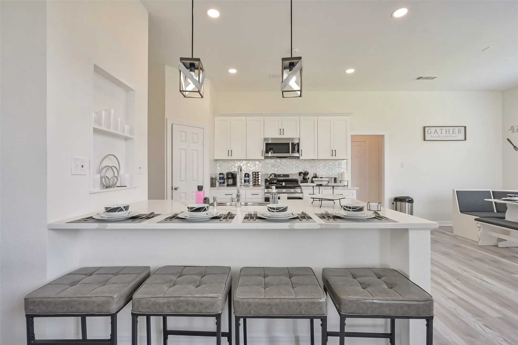 Single Family Residence For Rent in Tarrant County , 2735 Water Oak Drive, Grand Prairie, Texas 75052, 5 Bedroom, 4 Bathroom, 2 Garage spaces, 3,546 Sqft, built in 2000, mls#21332487, Real Estate Agent in Grand Prairie, Homes For Rent in Tarrant county, Homes For Rent in Grand Prairie, Realtor in Grand Prairie Texas, Real Estate Brokerage Independent Realty Texas, Luminita Cordes Realtor