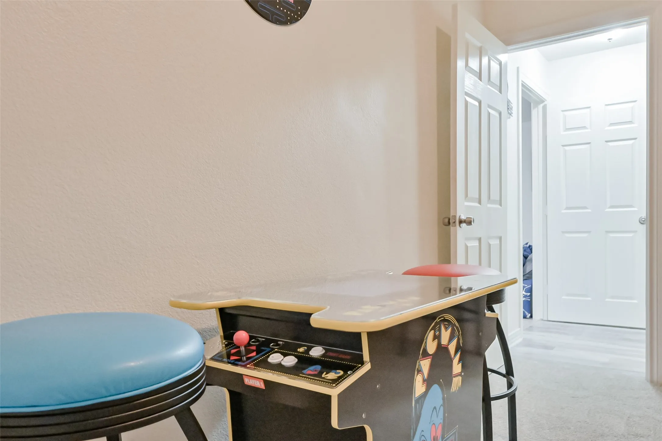 Single Family Residence For Rent in Tarrant County , 2735 Water Oak Drive, Grand Prairie, Texas 75052, 5 Bedroom, 4 Bathroom, 2 Garage spaces, 3,546 Sqft, built in 2000, mls#21332487, Real Estate Agent in Grand Prairie, Homes For Rent in Tarrant county, Homes For Rent in Grand Prairie, Realtor in Grand Prairie Texas, Real Estate Brokerage Independent Realty Texas, Luminita Cordes Realtor